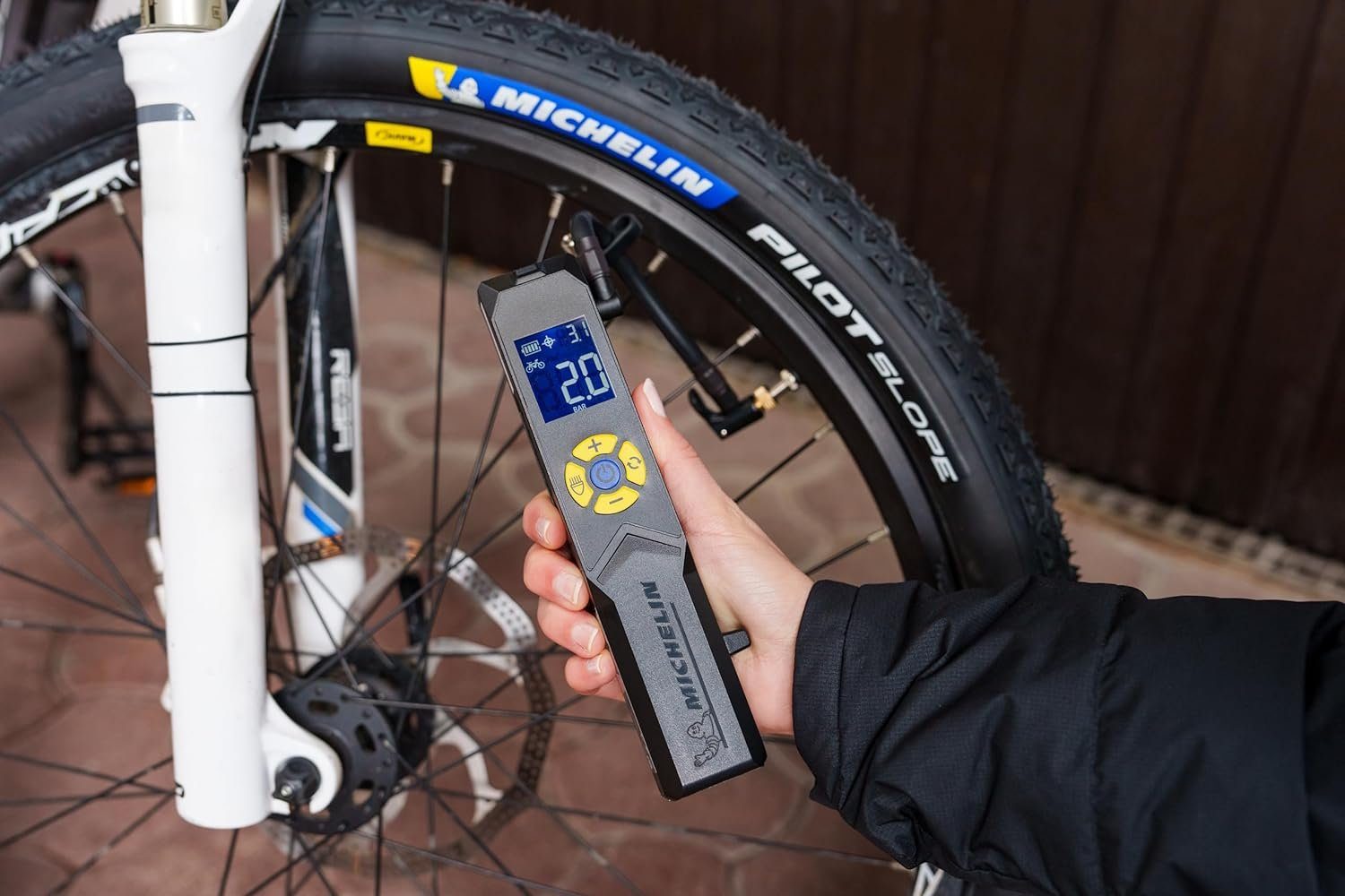 Michelin Akku-Handkompressor Mini 10 Bar Motorrad LED Luftpumpe E-Bike TRAGBAR Auto