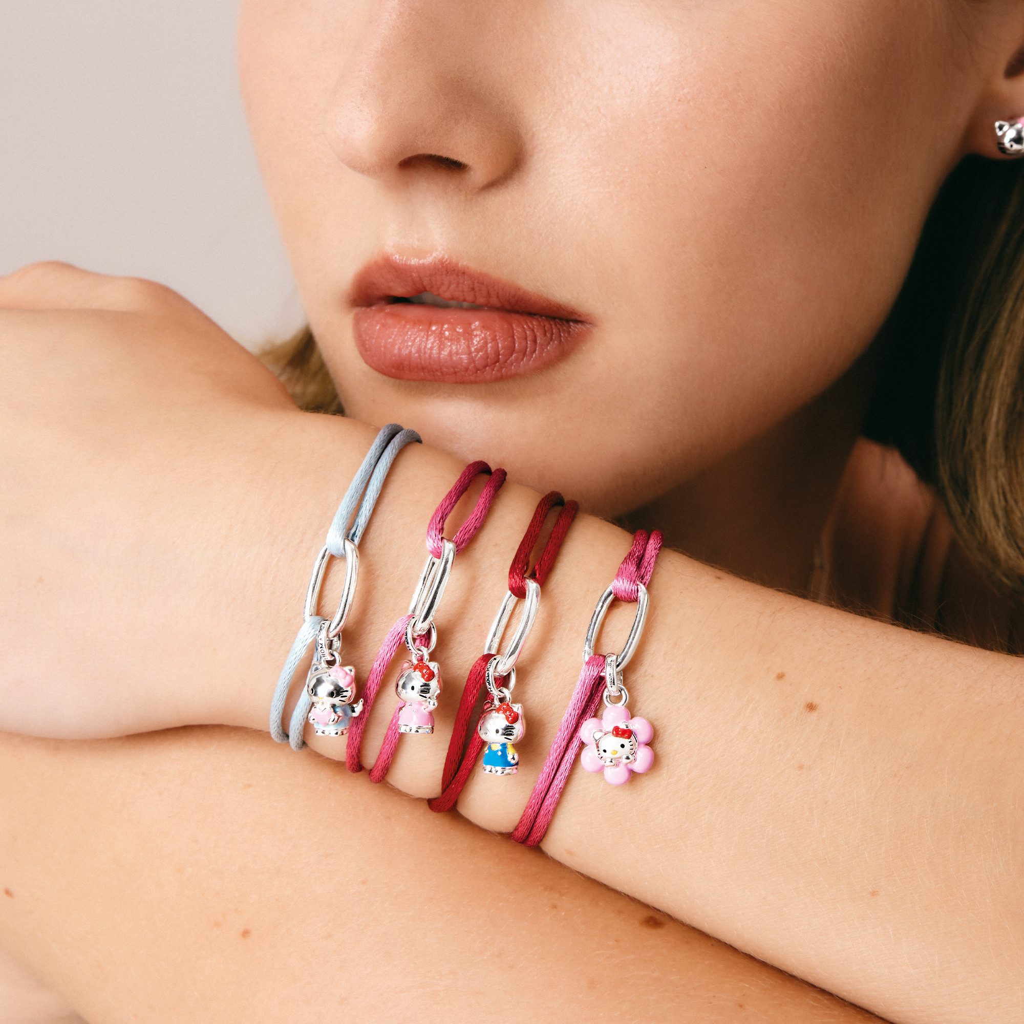 THOMAS SABO Armband THOMAS SABO ♡ Hello Kitty Stoffarmband rosa, Emaille