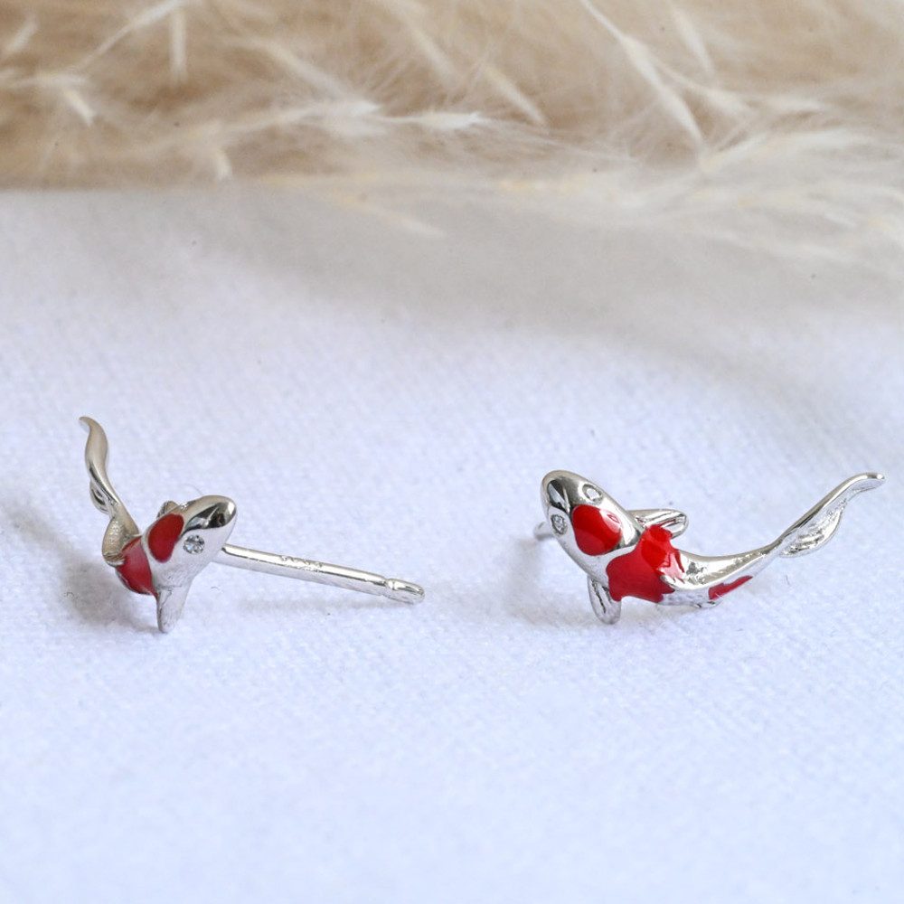 Runde Perlé Paar Ohrstecker kleine moderne Fisch Ohrstecker, rot Koi emailliert, Karpfen Ohrstecker, 925er Silber, 18K Gold, Zirkon