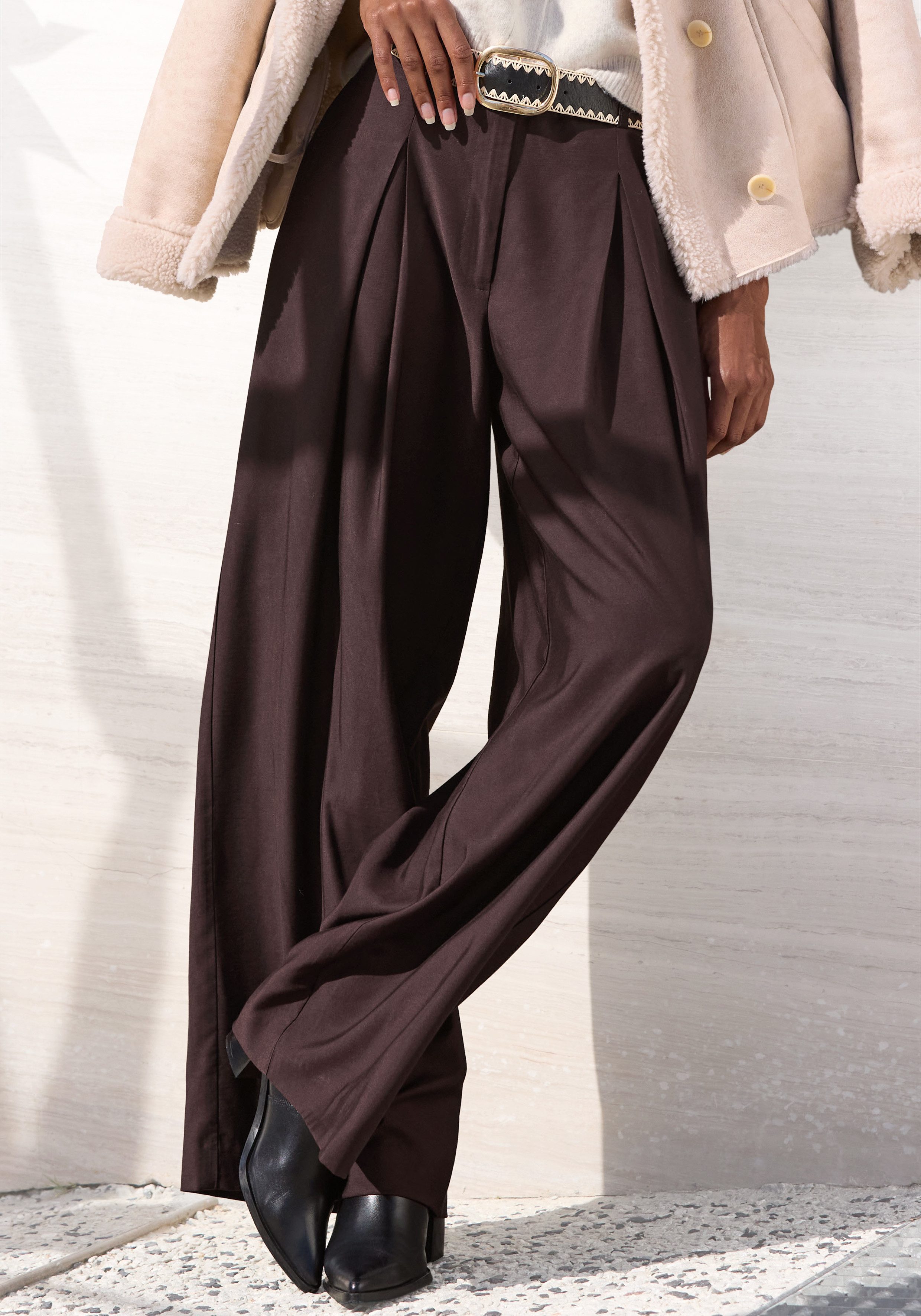 French Connection Bundfaltenhose mit luftig-weitem Bein aus leichter Webware mit Viskose, Sommerhose, Casual-chic
