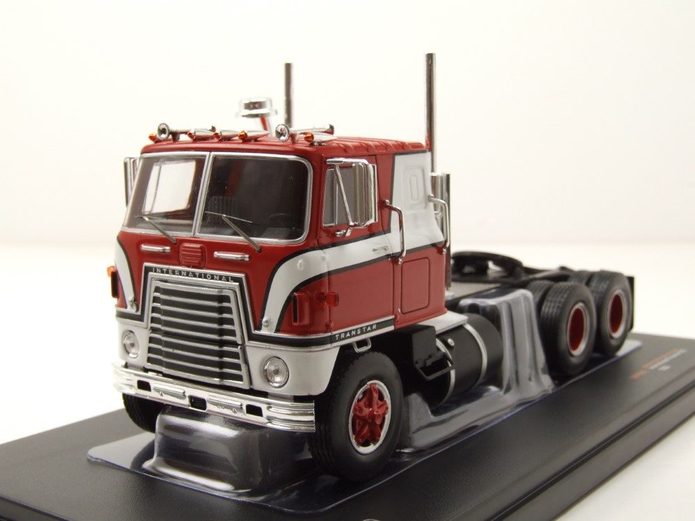 ixo Models Modellauto International Transtar COE Zugmaschine 1976 rot weiß, Maßstab 1:43
