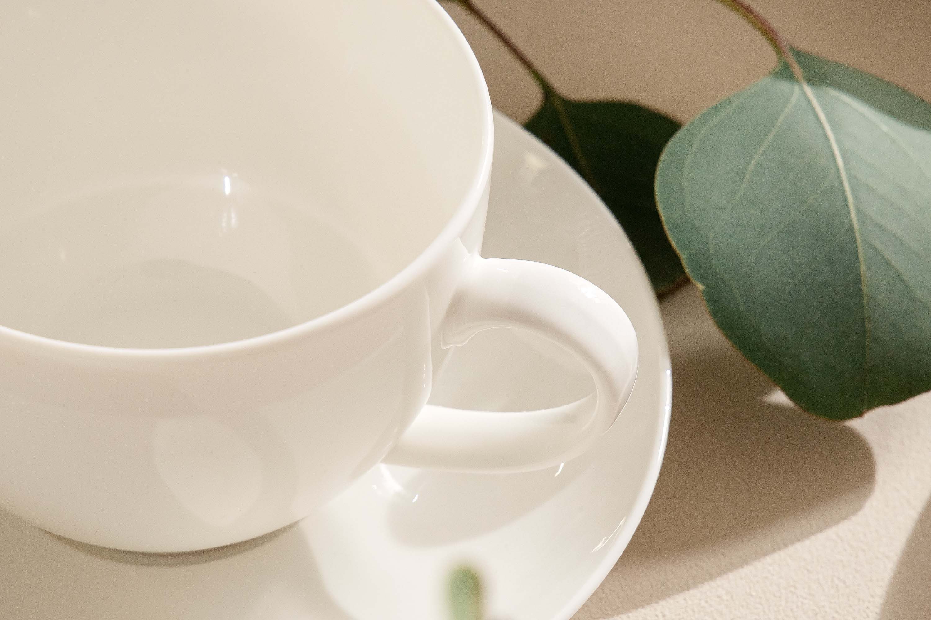 KONSIMO® Kaffeeservice AD BELLA Kaffeetassen-Set, Tassen mit Untertasse, Hartporzellan (12-tlg), 6 Personen, Porzellan, ecrufarben, spülmaschinengeeignet, mikrowellengeeignet