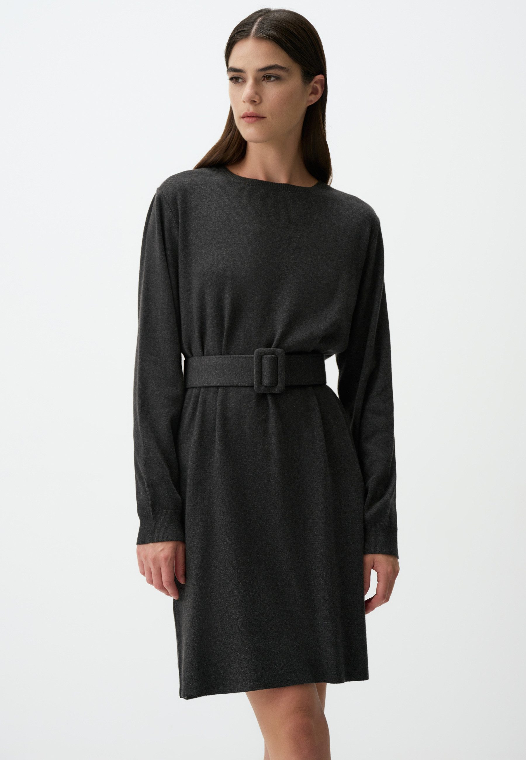 Minikleid Dunkelgraues Strickkleid Mit Gürtel