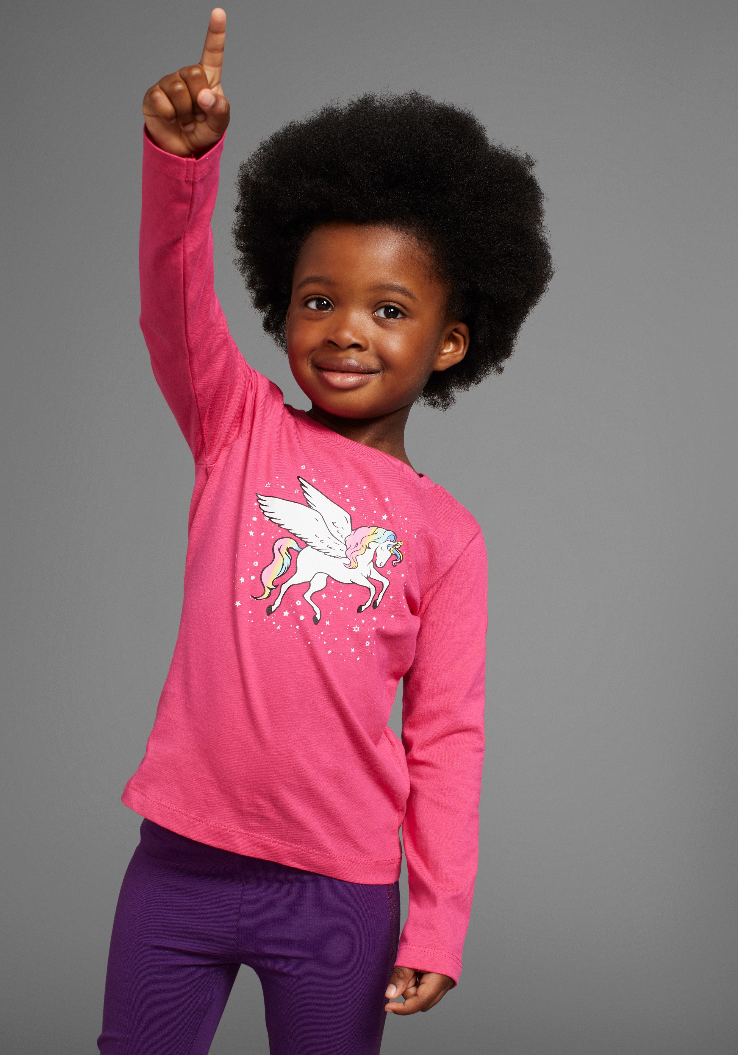 KIDSWORLD Langarmshirt mit süßem Einhorn Druck langärmlig, hüftlange Passform, stylischer Druck