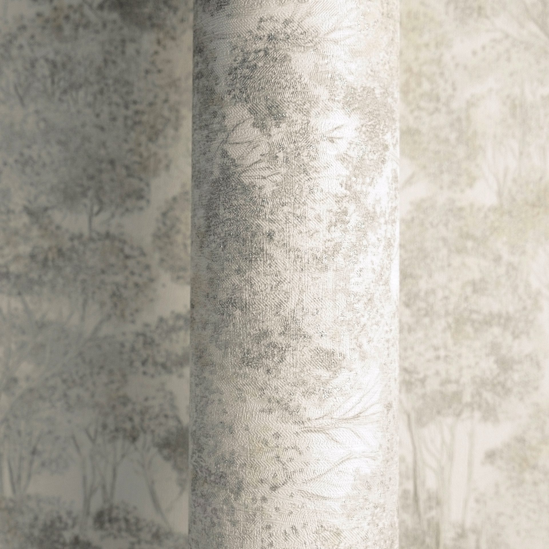 A.S. Création Vliestapete Trend Spectrum Forest – Glitzernde Baumlandschaft Vliestapete, leicht strukturiert, Glitzermuster, natürlich, Wald, (1 St), Elegante Baumlandschaft mit Glitzerakzenten und feiner Struktur