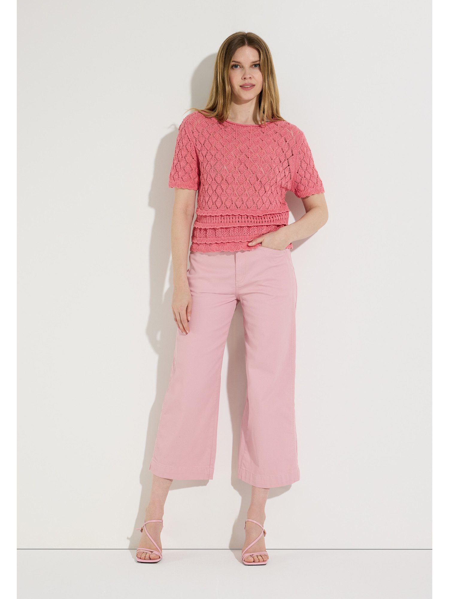 MORE&MORE Rundhalspullover kurzer, leicht transparenter Lochstrickpullover