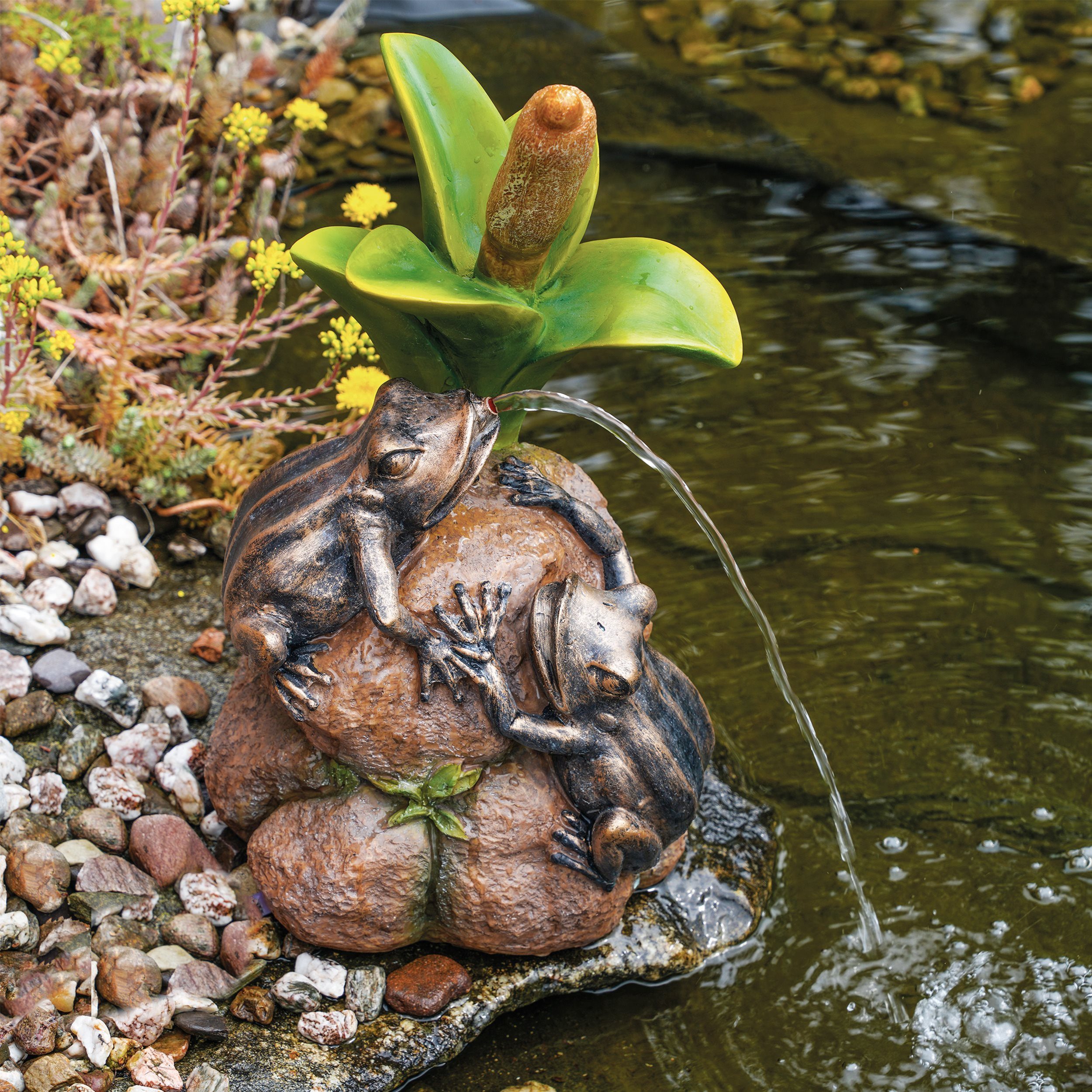 esotec Wasserspeier Figur Froschpaar auf Steinen mit Schlauch 1,5m, 25x46x24cm, 100742 (Komplettset)