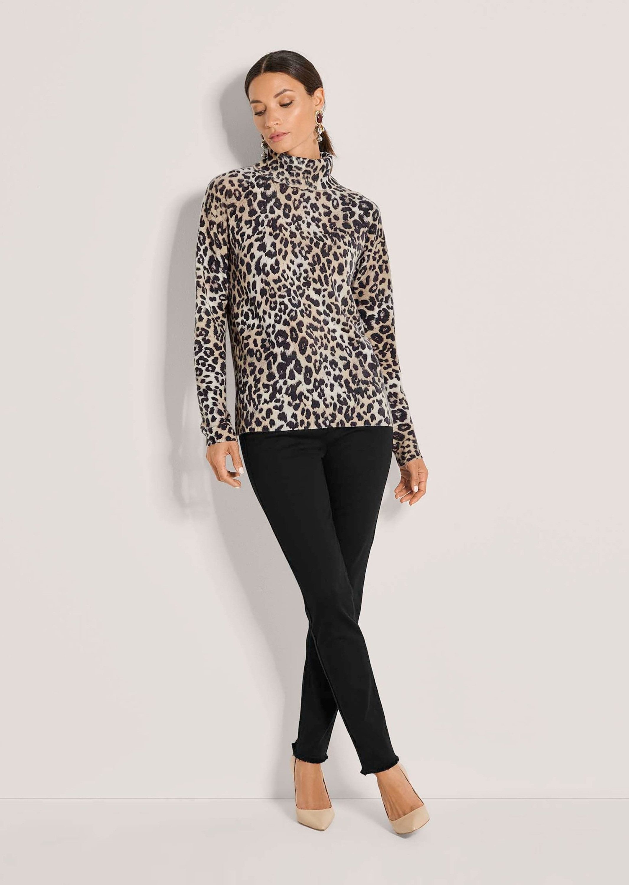 MADELEINE Strickpullover Rollkragenpullover mit Leo-Print Lange Raglanärmel, Rippbündchen an Ärmeln und Saum
