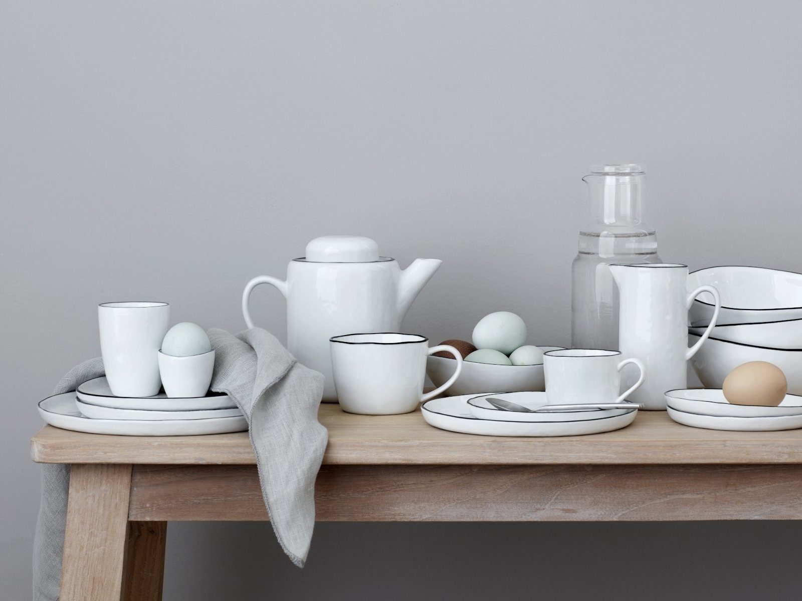 Broste Copenhagen Tasse SALT Tasse mit Untertasse L 0,15 l, Porzellan, Salt Tasse mit Untertasse