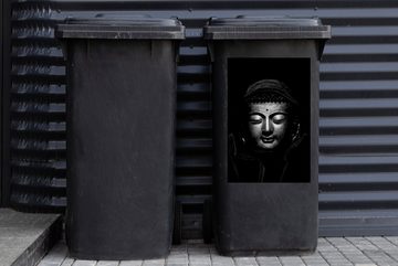 MuchoWow Wandsticker Kupferner Buddha mit Kapuze vor einfachem Hintergrund - schwarz-weiß (1 St), Mülleimer-aufkleber, Mülltonne, Sticker, Container, Abfalbehälter