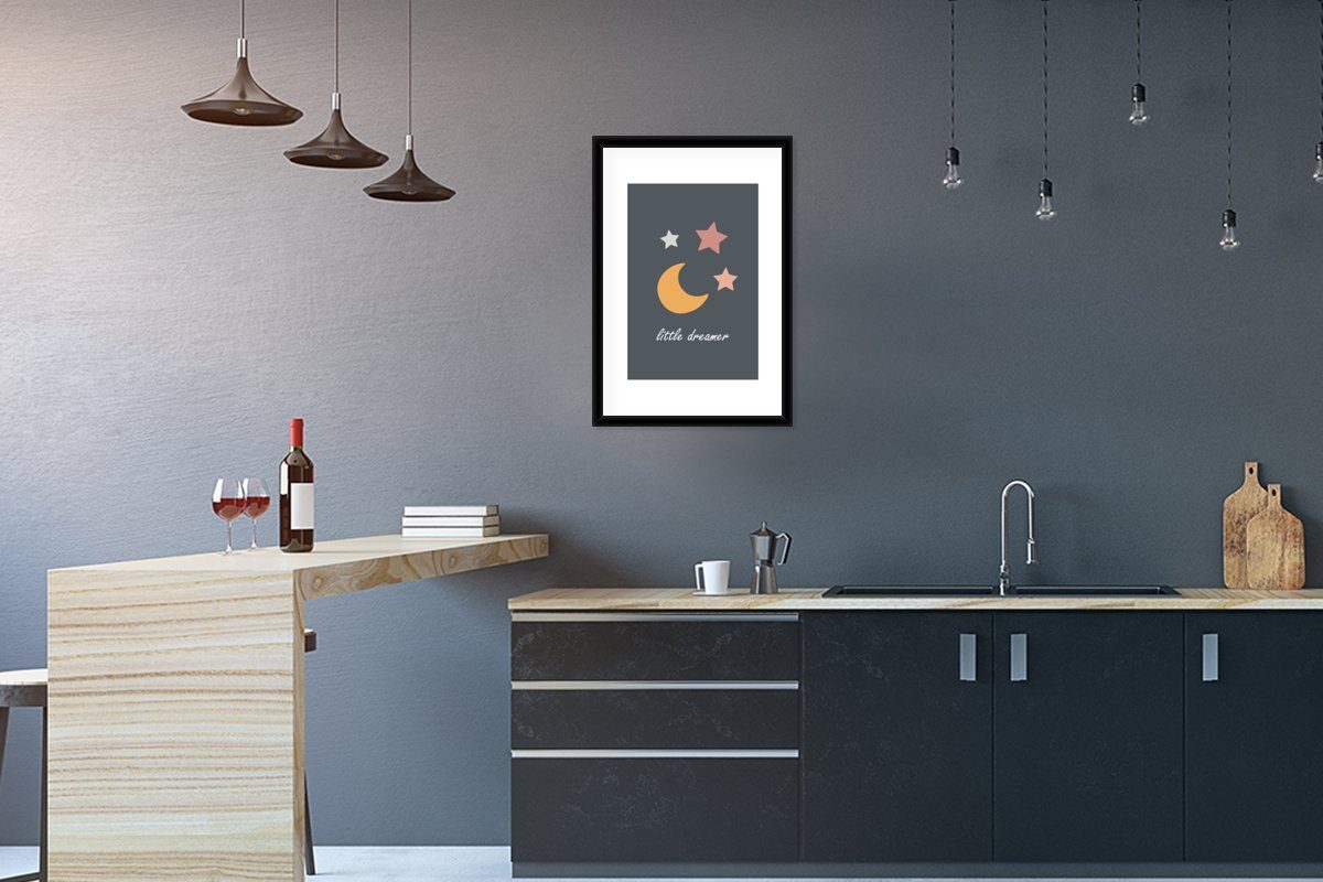 MuchoWow Poster Mond - Sterne - Zitate - Kleiner Träumer - Kind, (1 St), mit Rahmen, Kunstdruck, Gerahmtes Poster, Schwarzem Bilderrahmen