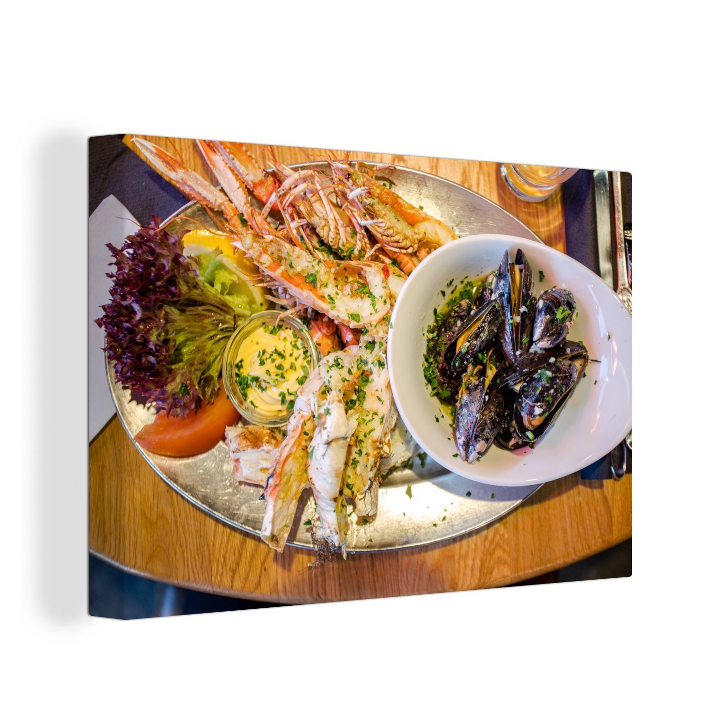 OneMillionCanvasses® Leinwandbild Eine Silberschale mit Fisch als Gericht der norwegischen Küche, (1 St), Wandbild Leinwandbilder, Aufhängefertig, Wanddeko, 30x20 cm