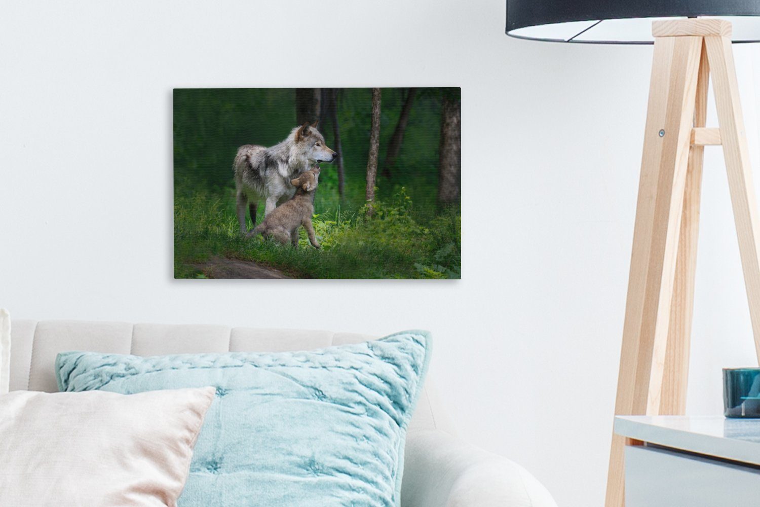 OneMillionCanvasses® Leinwandbild Graue Wölfin mit Wandbild 30x20 Leinwandbilder, cm Aufhängefertig, Welpen, ihrem St), Wanddeko, (1