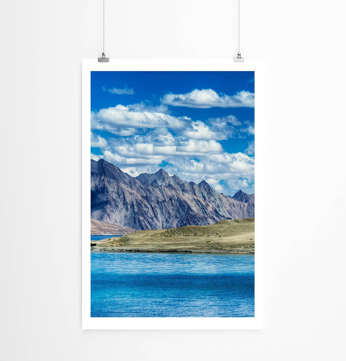 Sinus Art Poster Landschaftsfotografie 60x90cm Poster Berge am Pangong Tso See Tibet