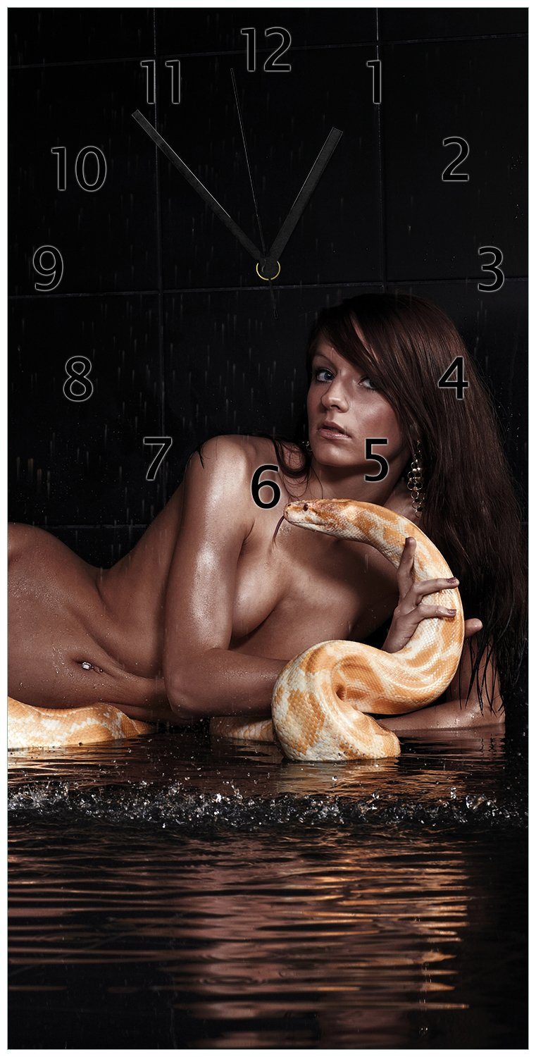 Wallario Wanduhr Nackte Frau mit Python-Schlange im Wasser (Uhr aus Acryl)