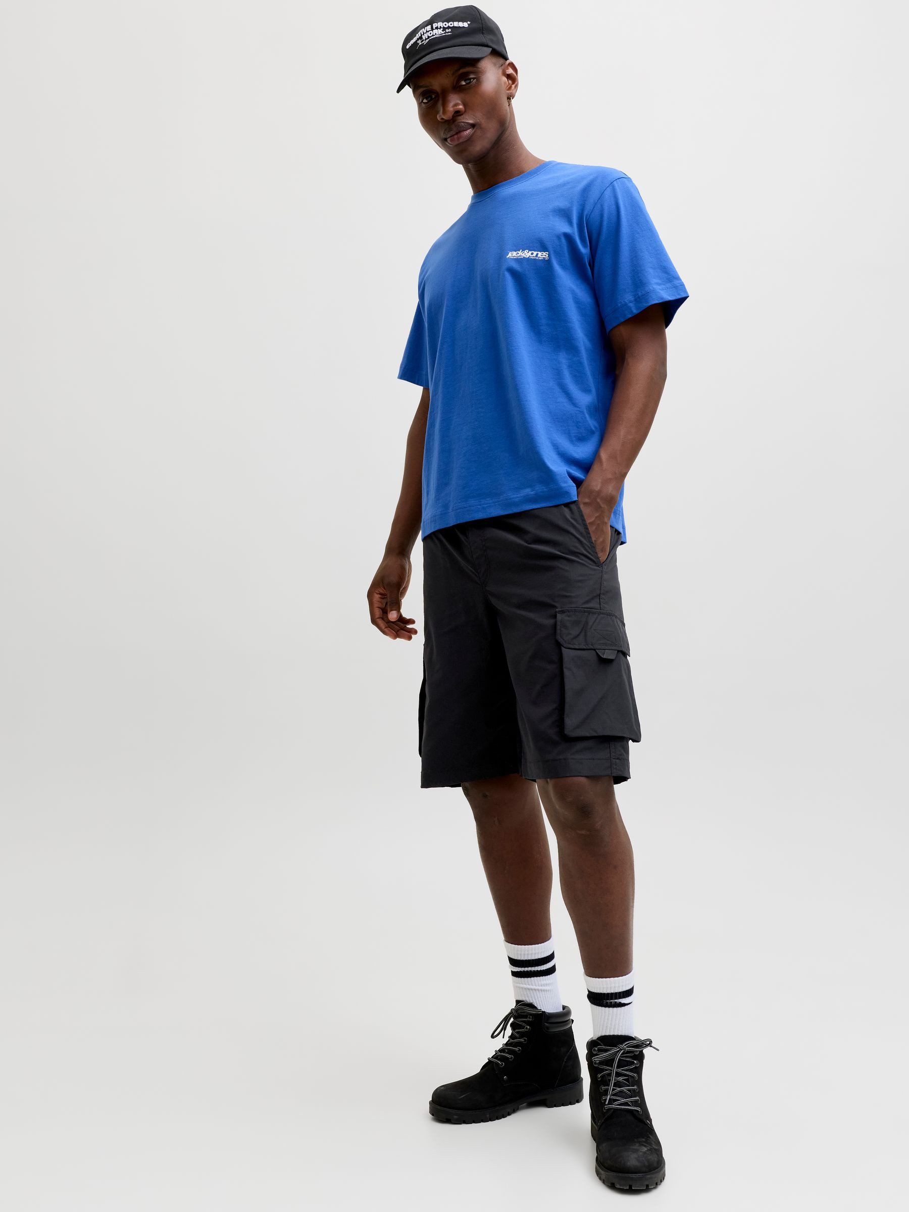 Jack & Jones Cargoshorts Moderner Casual Look Knielang Cargotaschen Lässiger Fit für Herren (1-tlg) Normal Fit Einfarbig schnell trocknend Kordelzug Casual-Style