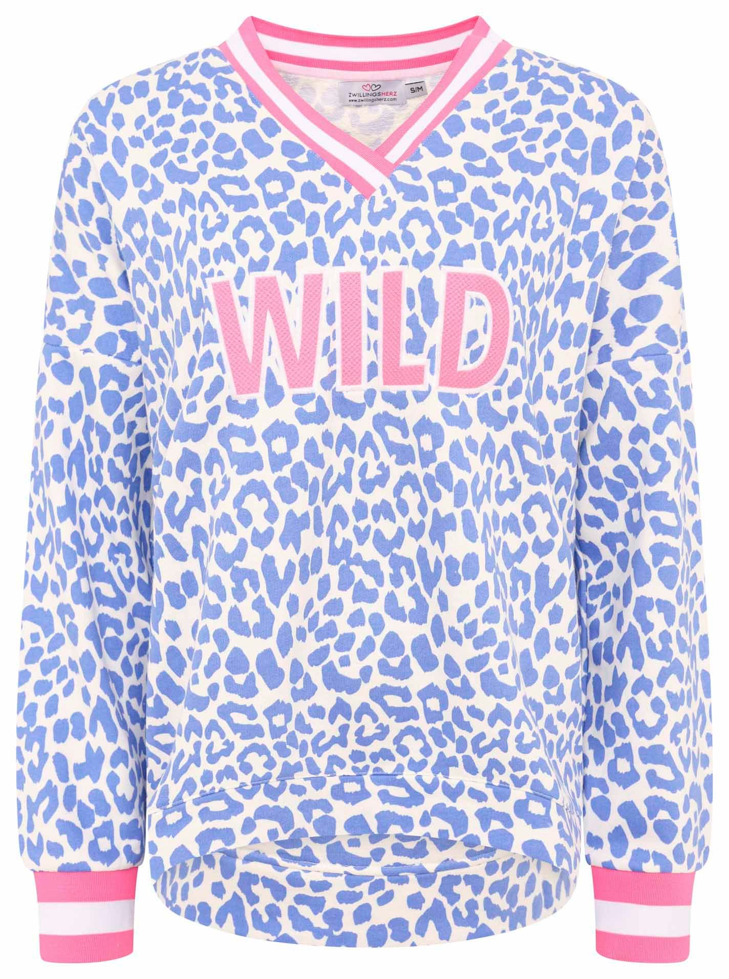 Zwillingsherz Sweatshirt "Leo Pastell" mit V-Ausschnitt, gestreiften Bündchen und WILD Applikation – Bild 4 von 5
