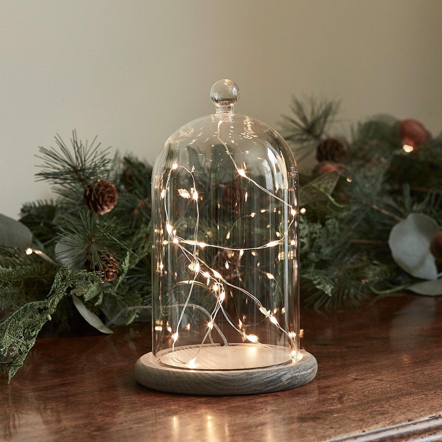 Lights4fun Dekoobjekt 20,5cm Glasglocke mit grauem Holzteller