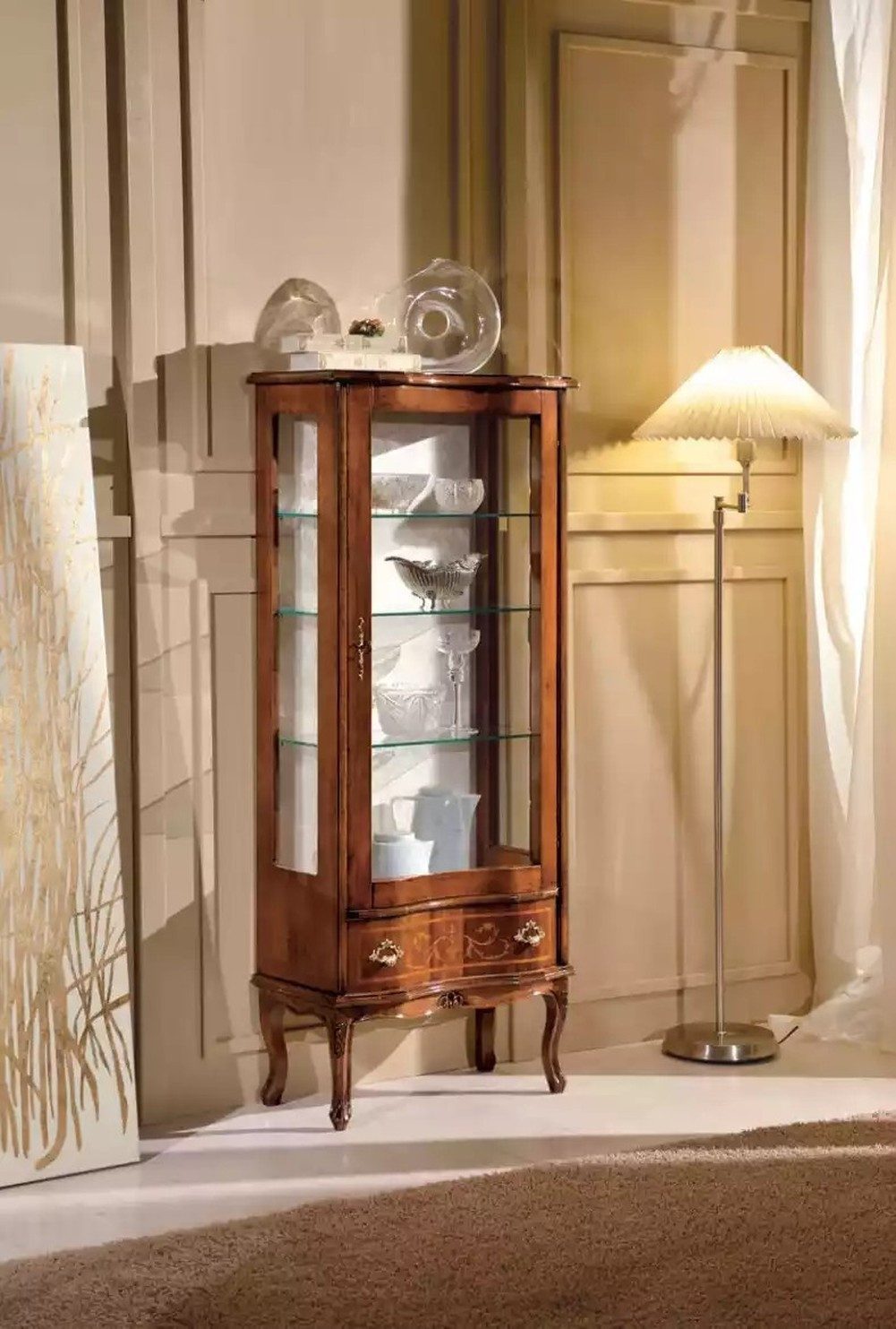 Vitrine Elegante Vitrine aus Holz mit Glastüren für das Wohnzimmer in Braun