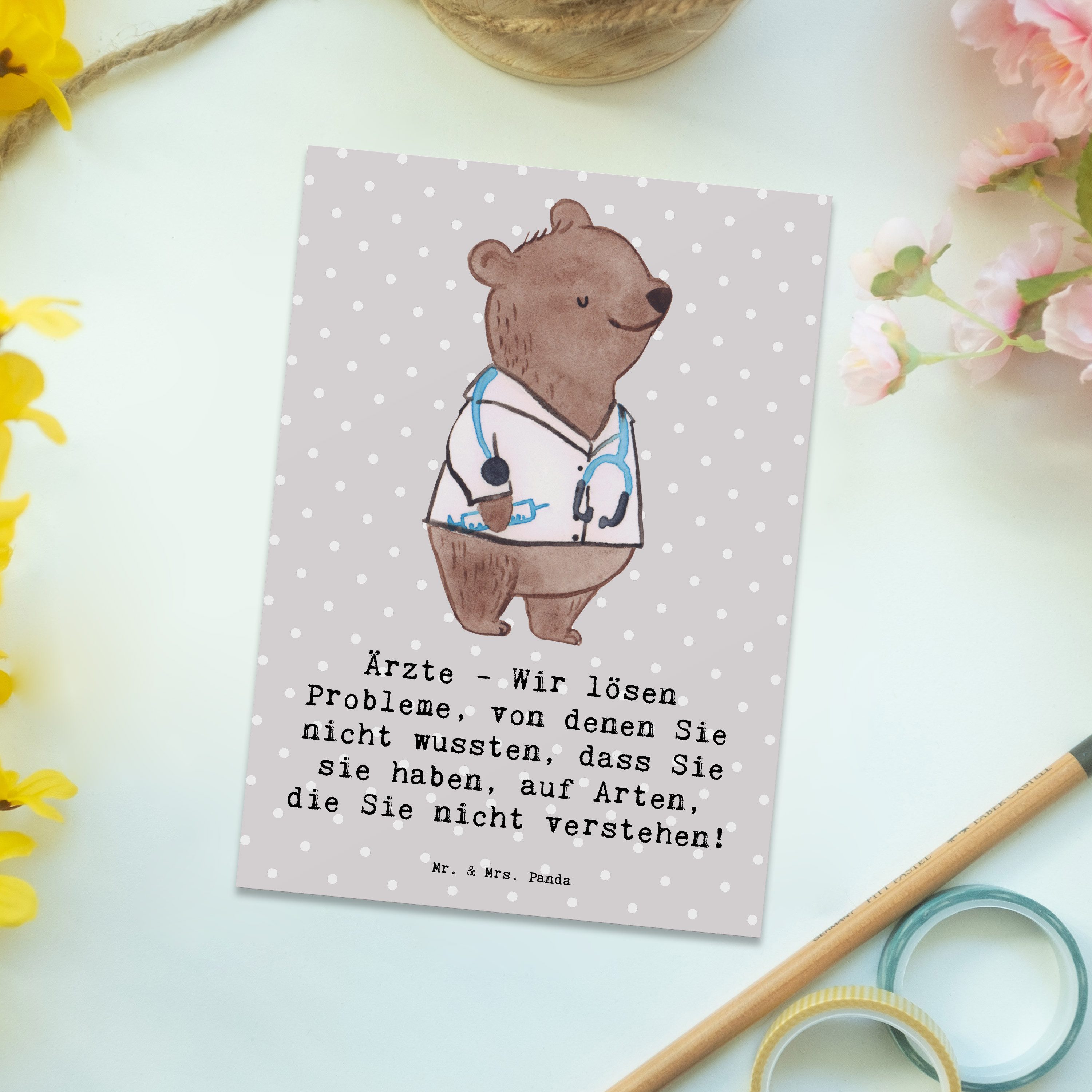 Mr. & Mrs. Panda Postkarte Arzt Probleme Lösen, Postkarte, Grau Pastell, Ärztin, Postkarte, Ansi, Geschenk Notfallmediziner Geschenke für Berufstätige