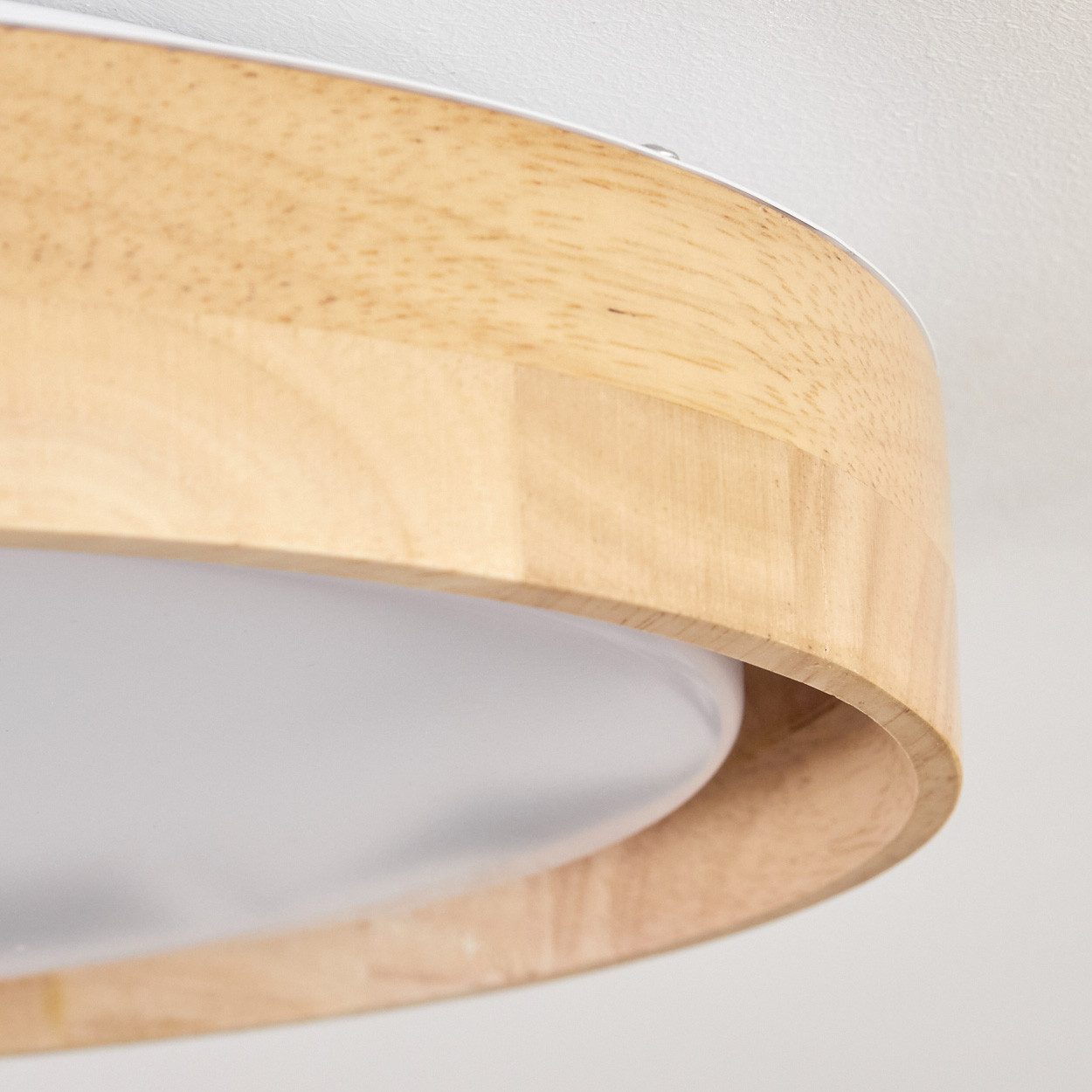 hofstein Deckenleuchte Deckenlampe aus Holz/Metall/Kunststoff in Natur/Weiß, LED wechselbar, 3000 Kelvin, im skandinavisch/modernen Design mit rundem Schirm (30,5cm), 18 Watt