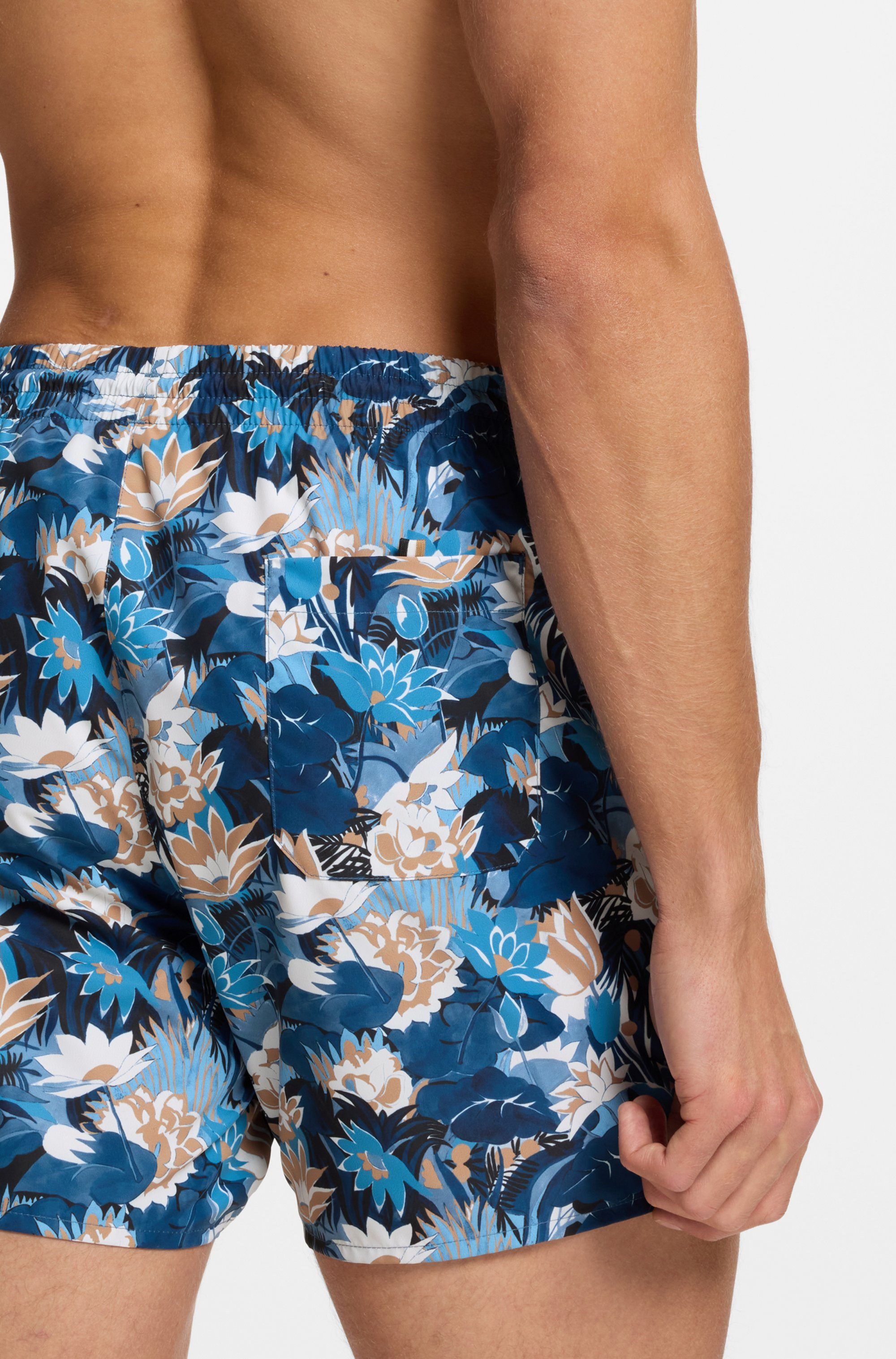 BOSS Badeshorts Piranha mit buntem Alloverdruck
