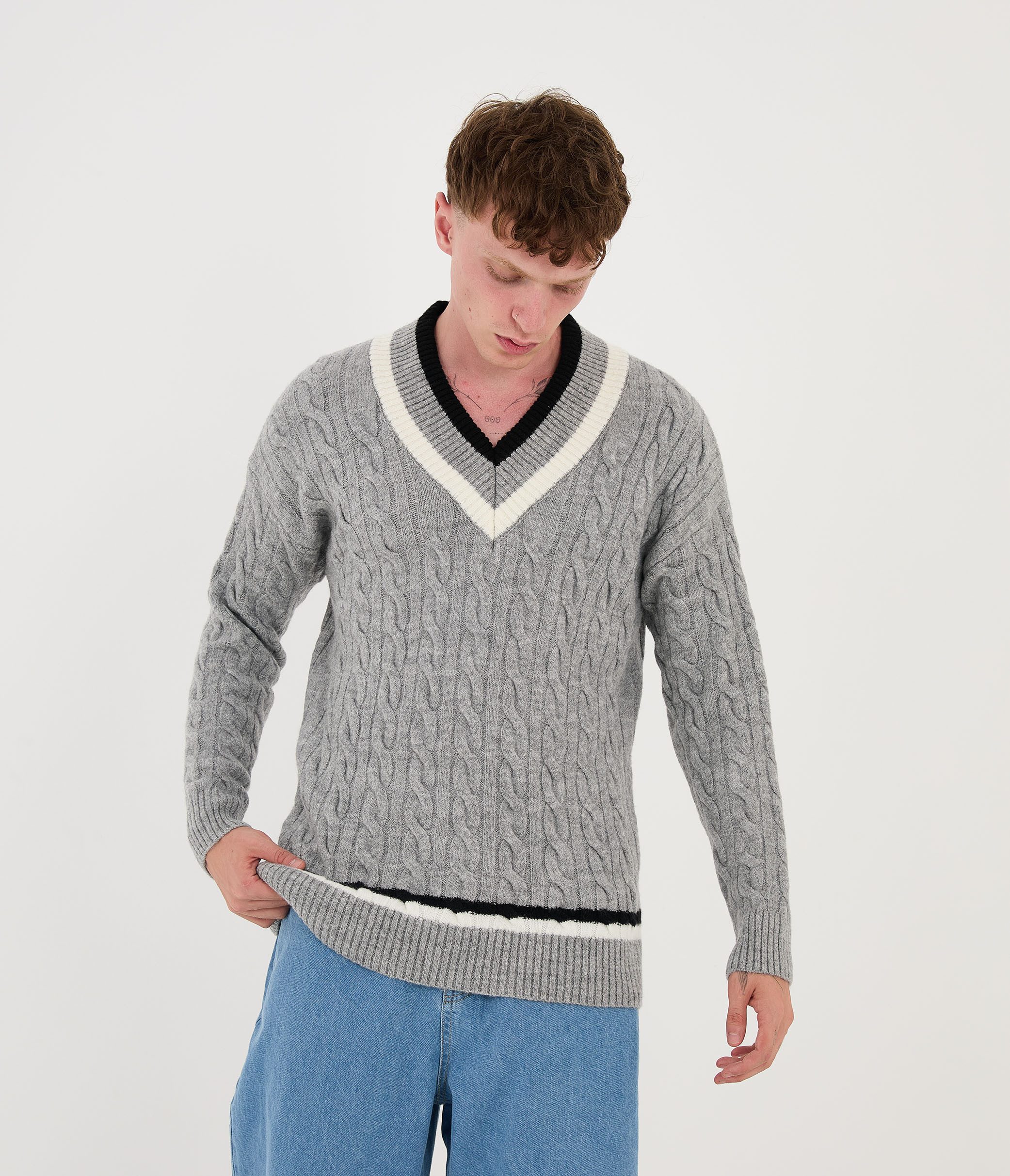 Denim Distriqt Strickpullover Lässiges V-Neck College Strick in Oversized Fit