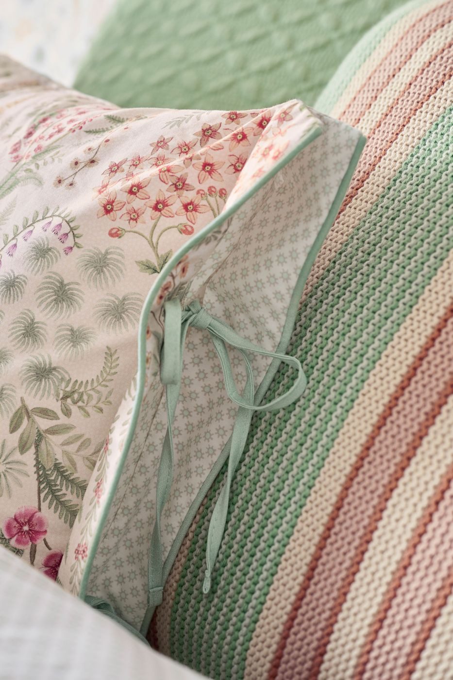 PiP Studio Dekokissen Dekokissen PIP Lodi Garden Cushion Off-white 35x60 Cremefarben, 35 x 60 cm