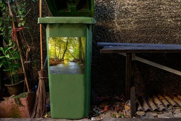 MuchoWow Wandsticker Ein dunkler Fluss inmitten eines dänischen Waldes (1 St), Mülleimer-aufkleber, Mülltonne, Sticker, Container, Abfalbehälter