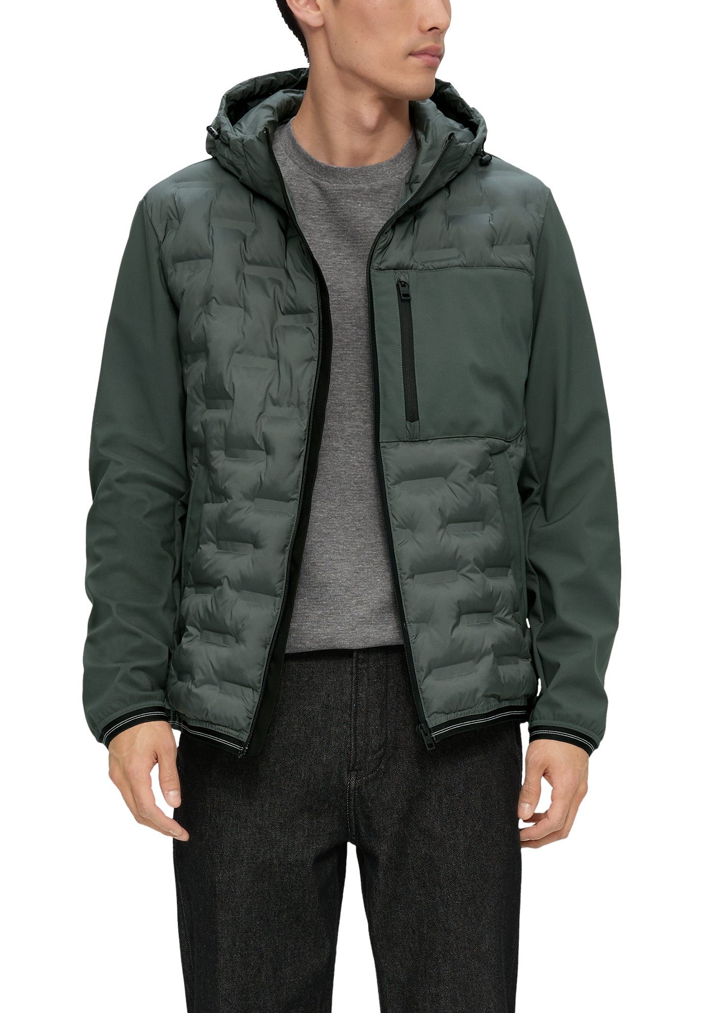 der Outdoorjacke mit green Brust s.Oliver an Reißverschlusstasche