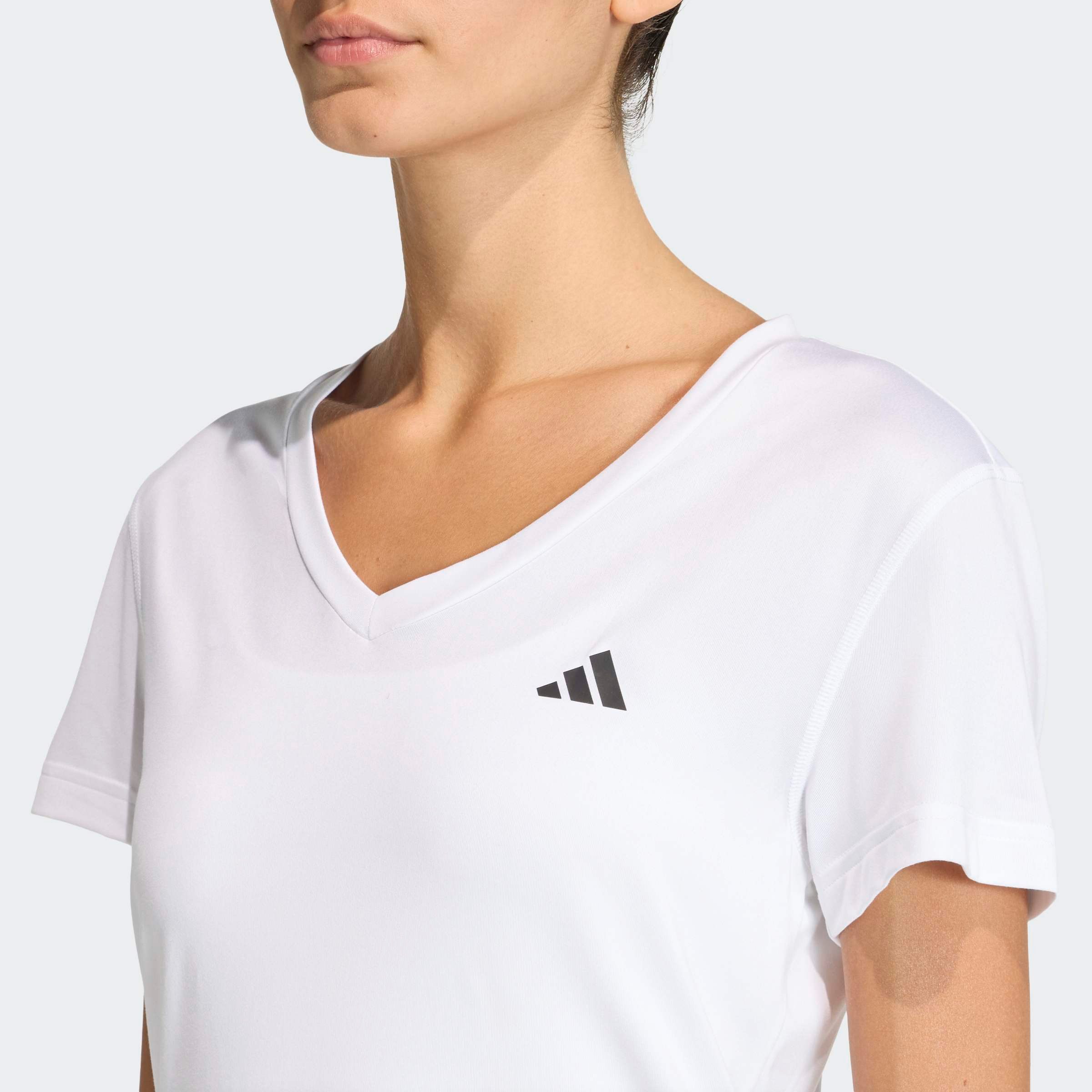 adidas Performance T-Shirt WE MIN V NK TEE mit V-Ausschnitt, ohne Verschluss