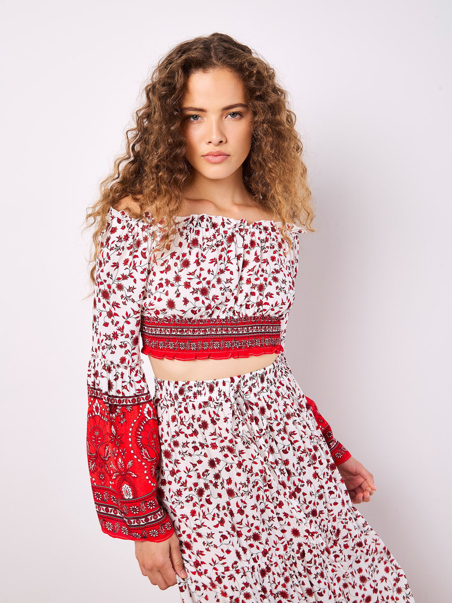 Apricot Crop-Top Sarasa Floral Top mit Flügelärmeln