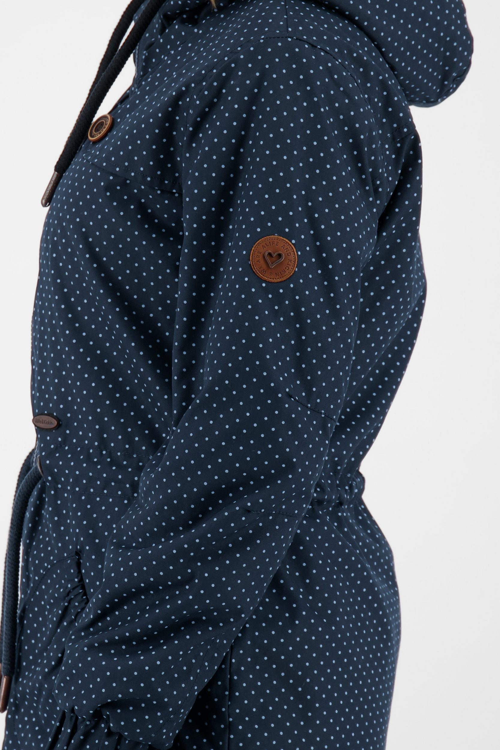 Alife & Kickin Parka CHARLOTTE AK COAT CS Longjacket, Mantel Mit praktischem 2-Wege-Reißverschluss und Kordelzug an der Taille – Bild 4 von 5