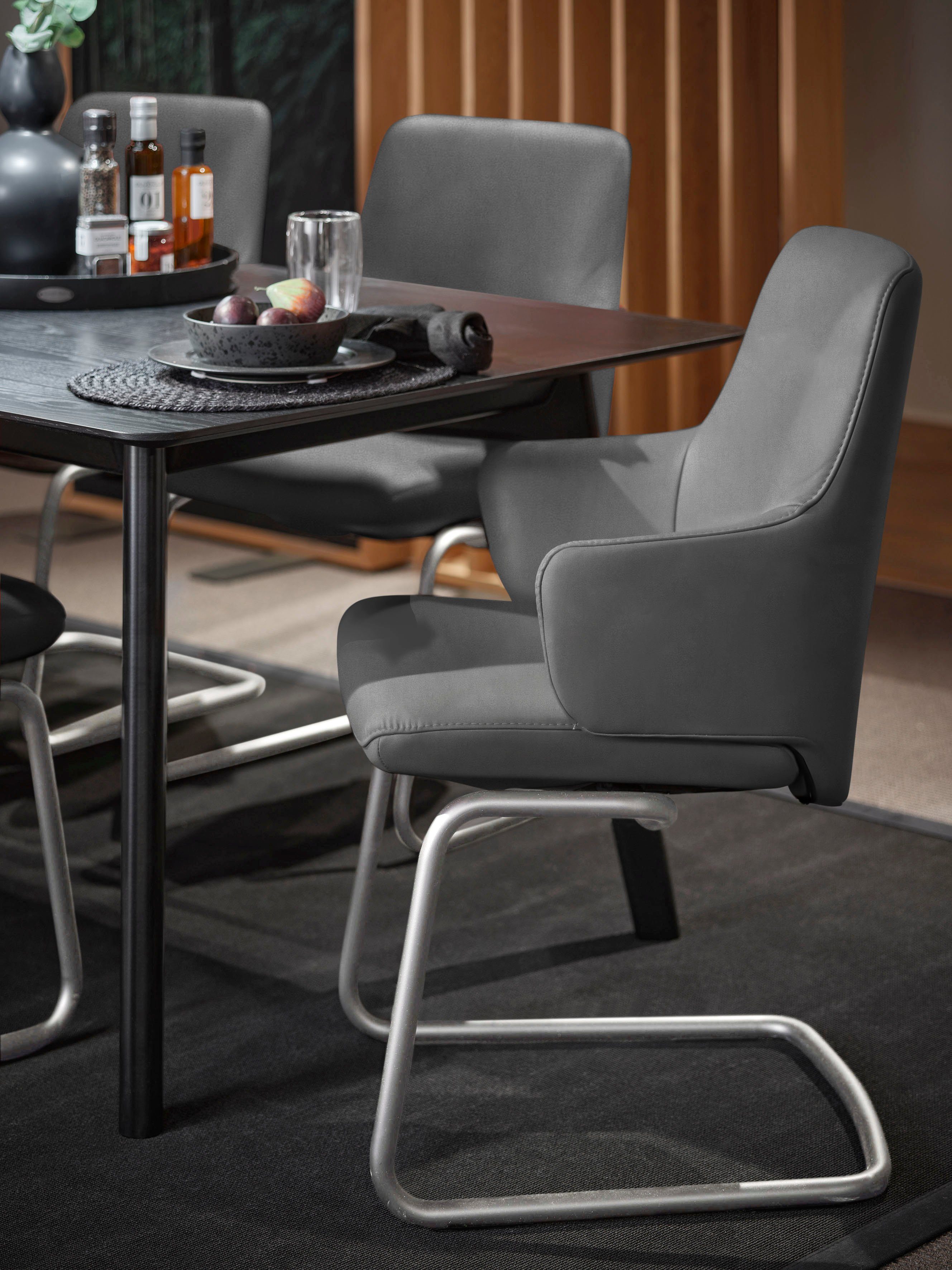 Stressless® Polsterstuhl Laurel, Low Back mit Armlehne, Größe L, mit Beinen aus Stahl in Schwarz matt