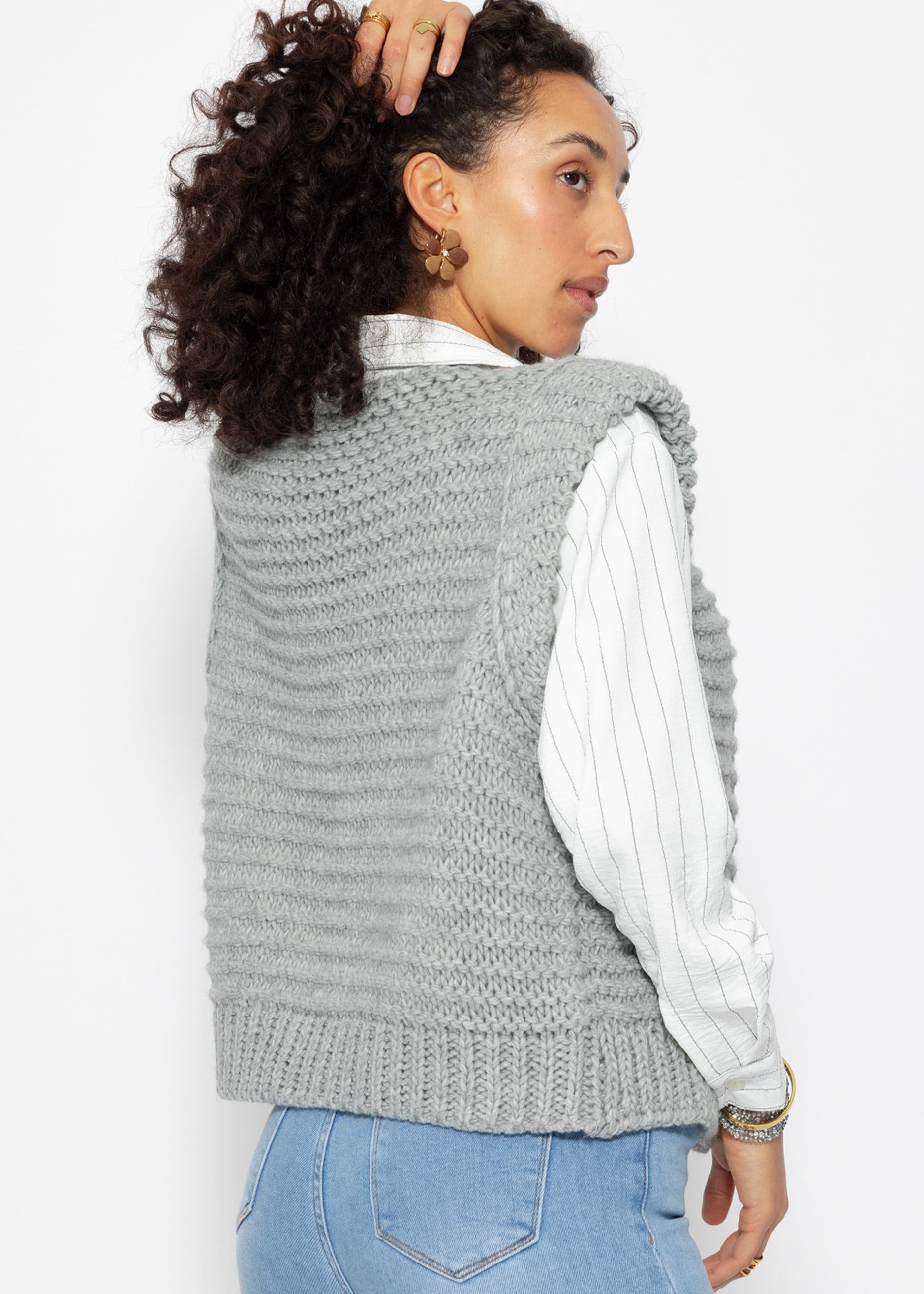 SASSYCLASSY Strickweste Strickweste Damen mit strukturierten Schultern Grobgestrickte ärmellose Strickweste mit betonter Schultersilhouette