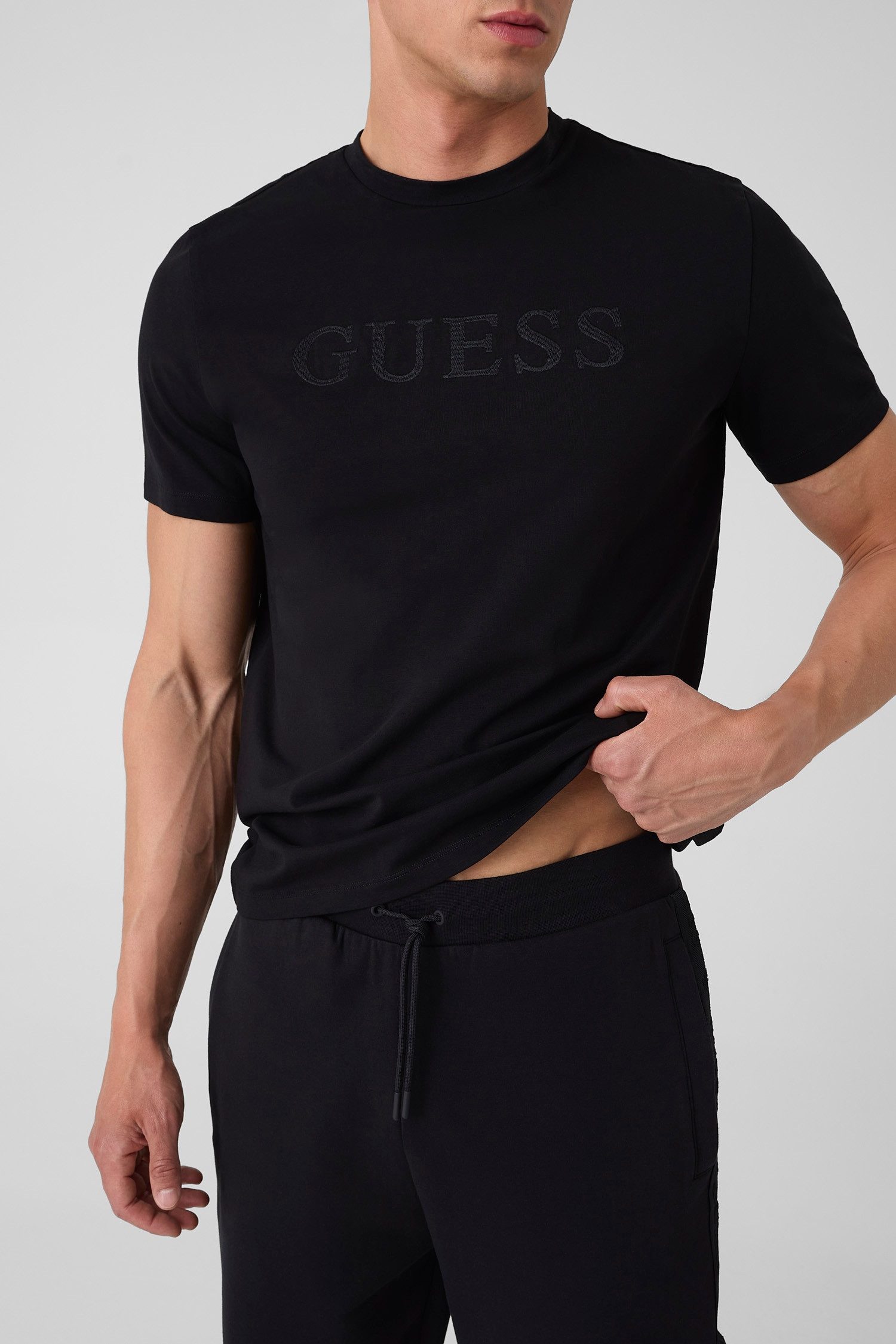 Guess T-Shirt PRAT Regular Fit, Logo-Stickerei