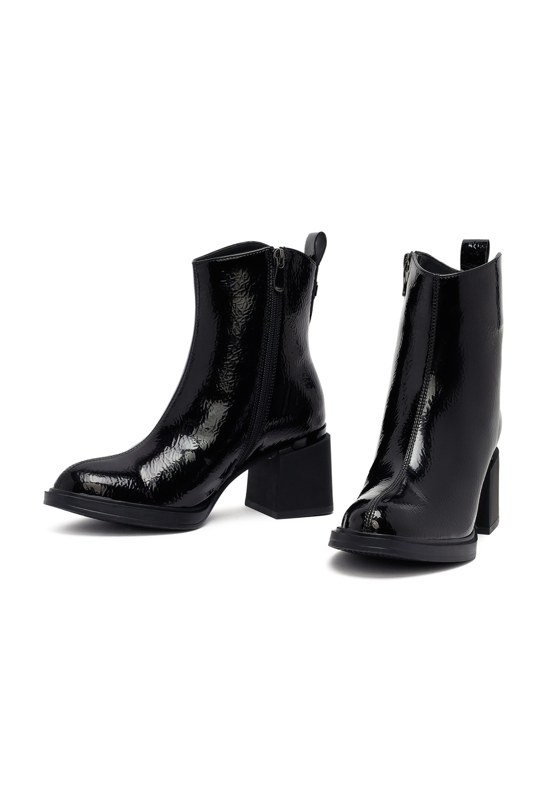 Derimod Absatz-Stiefeletten aus Kunstlack Ankleboots