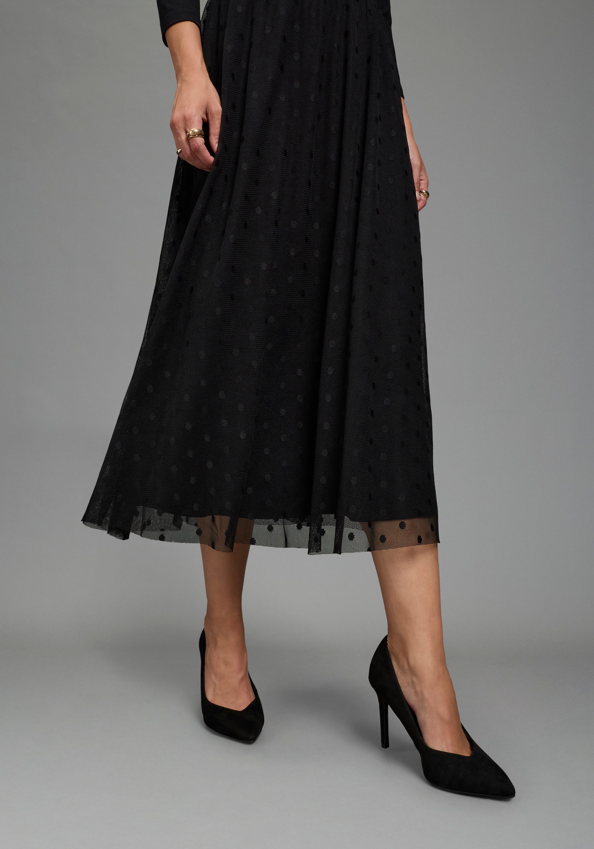 Laura Scott Abendkleid in Midilänge mit Meshrock in Punkte-Design figurbetonte Passform, Materialmix, Shirtware in kombination mit Mesh – Bild 3 von 5