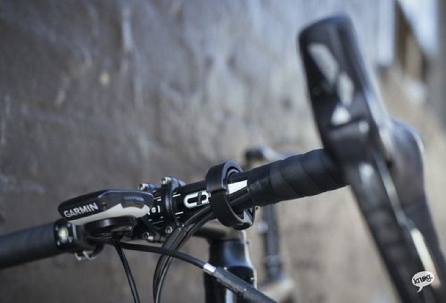 Knog Fahrradklingel Knog Oi Luxe Large black/red, 23.8-31.8mm