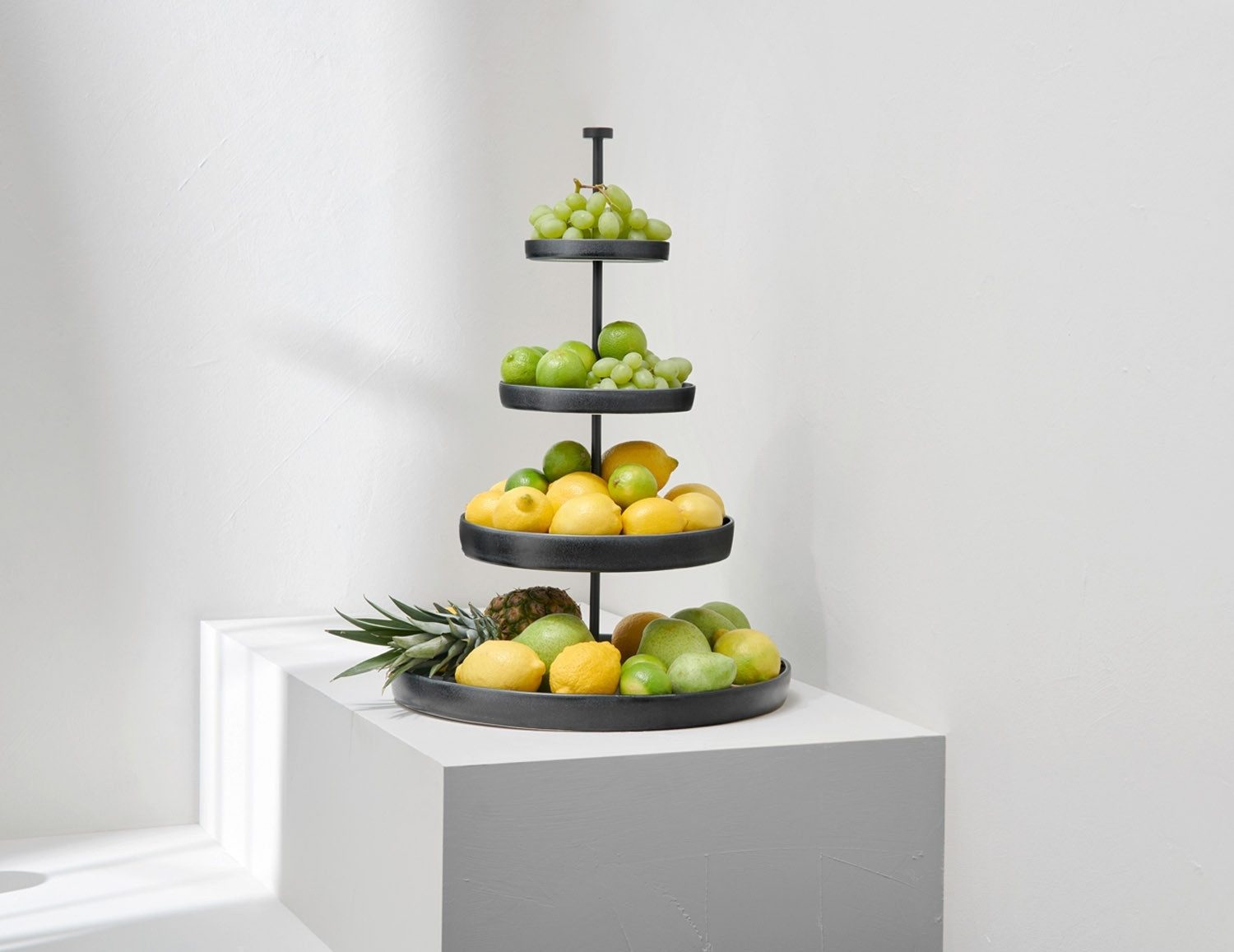 ASA SELECTION Etagere GRANDE NERO, Ø 41 x H 61 cm, Schwarz, 4 Etagen, Eisen, Steingut, Spülmaschinengeeignet