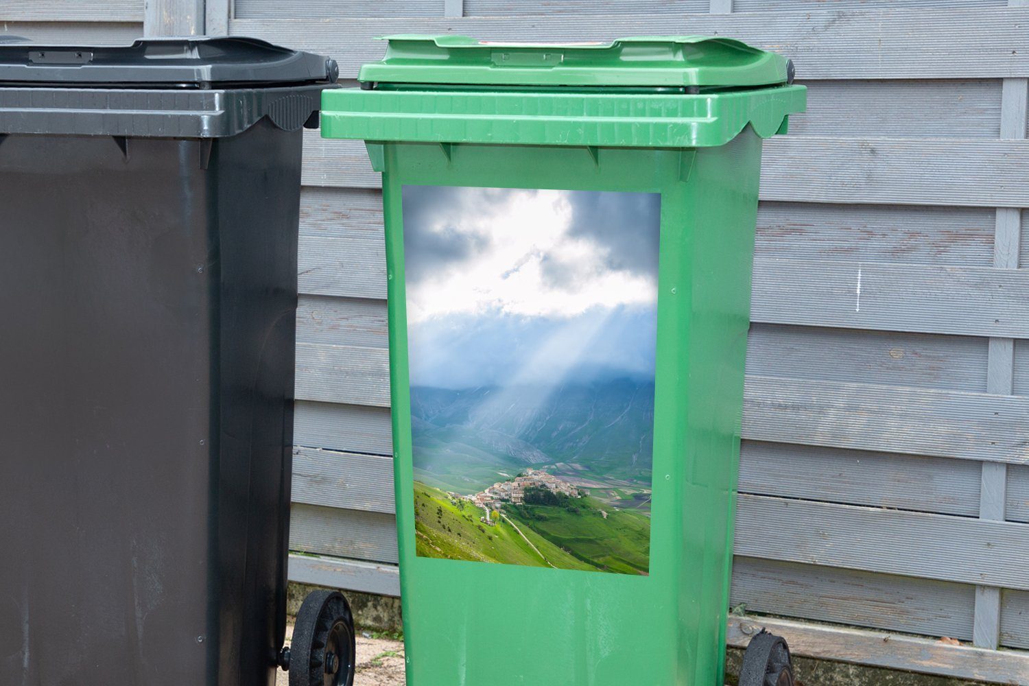 Mülltonne, die Wolken (1 Sonnenstrahlen Abfalbehälter St), Monti im MuchoWow Nationalpark Wandsticker Mülleimer-aufkleber, durch Sticker, Container, brechen