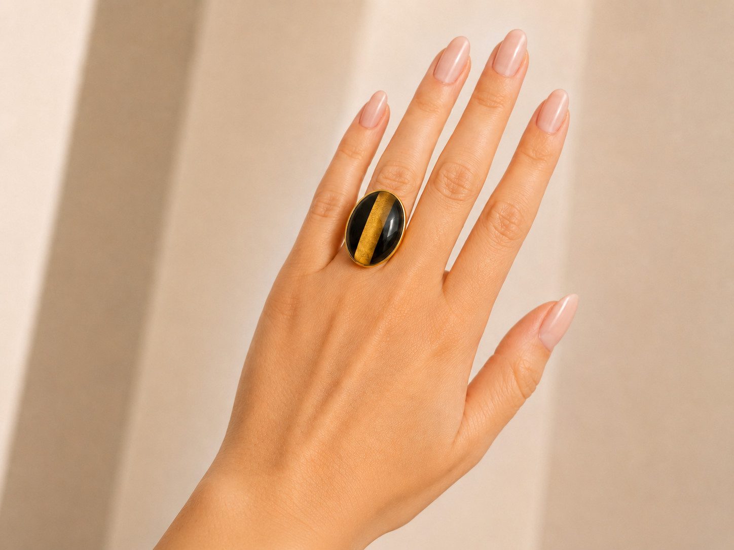 Sogni d'oro Fingerring "Goldene Onyxnacht" mit Onyx, Bergkristall und Blattgold, Silber 925 vergoldet