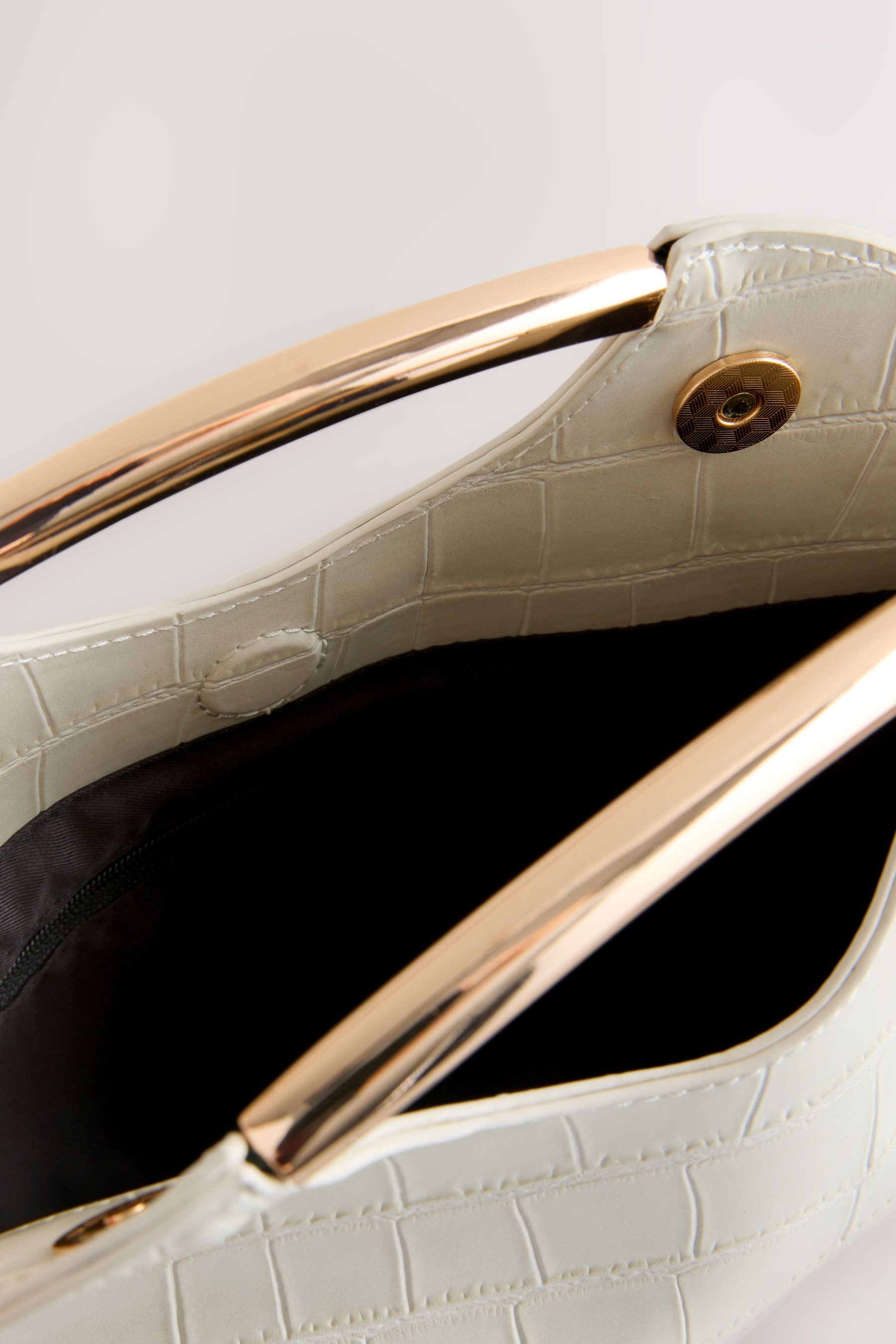 Next Clutch Tasche in Kroko-Optik mit Cut-out (1-tlg)