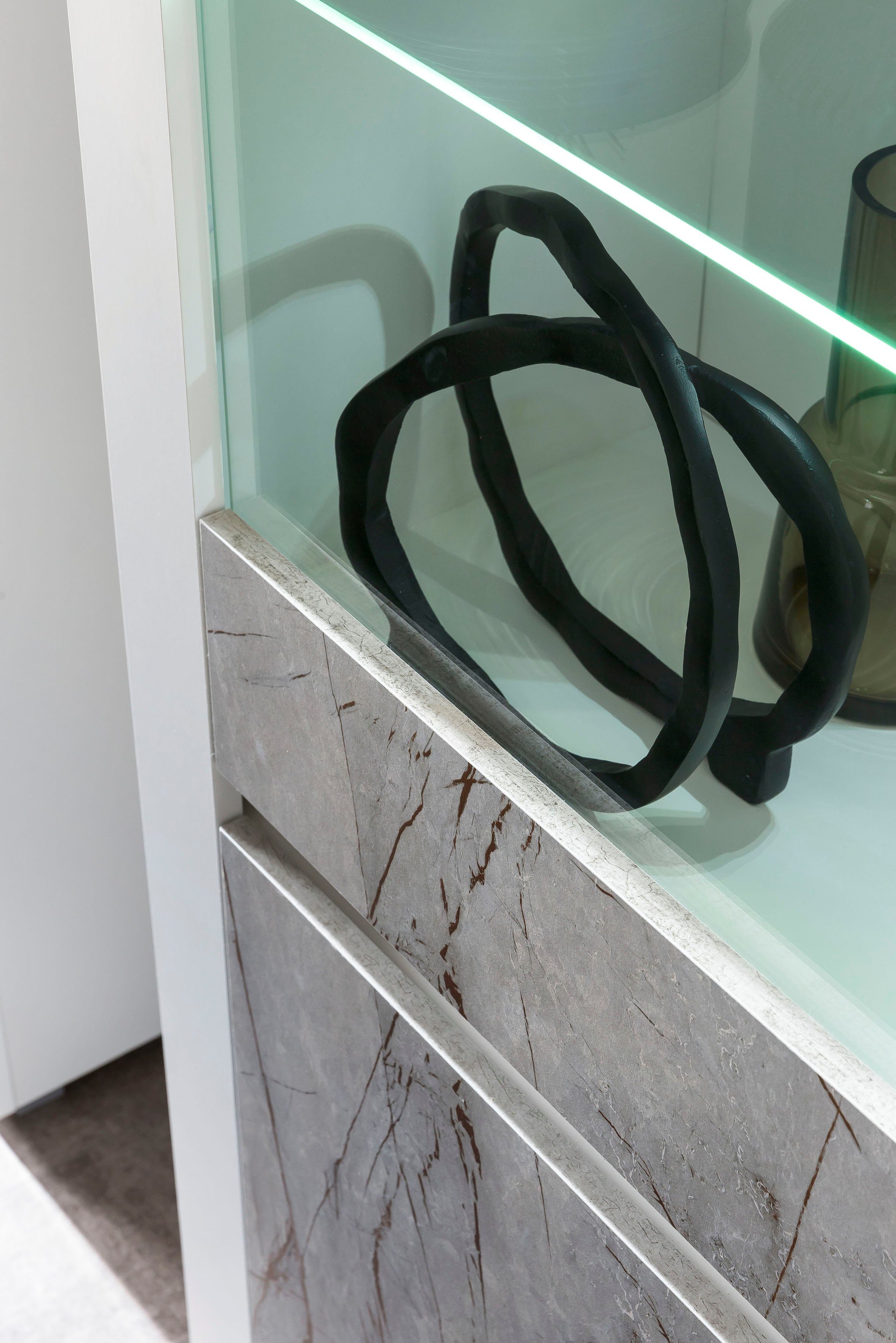 Home affaire Vitrine Stone cm Dekor, edlen 95 Marmor-Optik Breite mit Marble einem