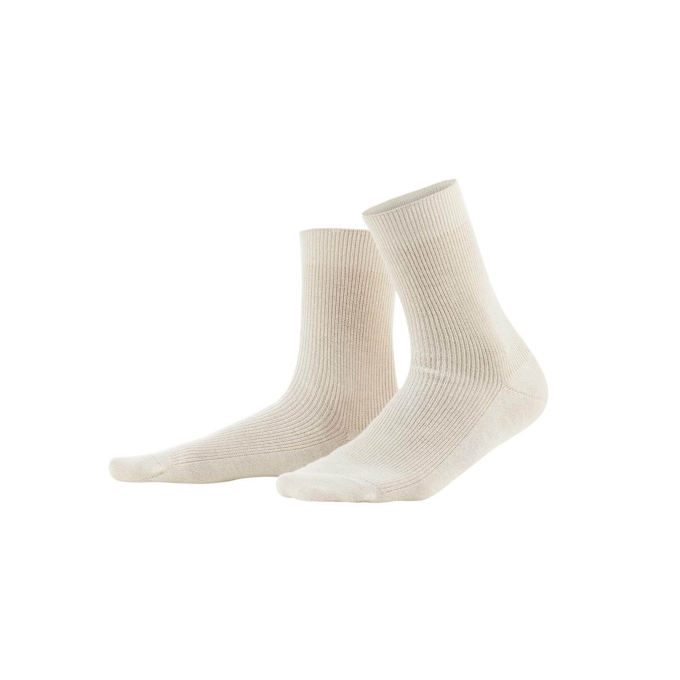 LIVING CRAFTS Socken DAVOS Oberseite und Schaft aus besonders elastischem Rippstrick Natural