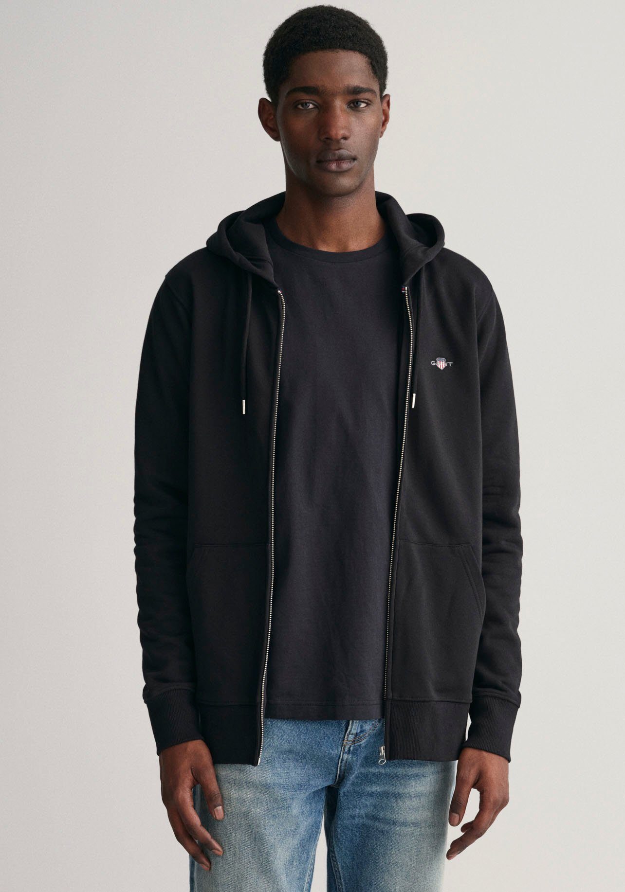 Gant Hoodie REG SHIELD FULL ZIP HOODIE mit Logostickerei auf der Brust BLACK