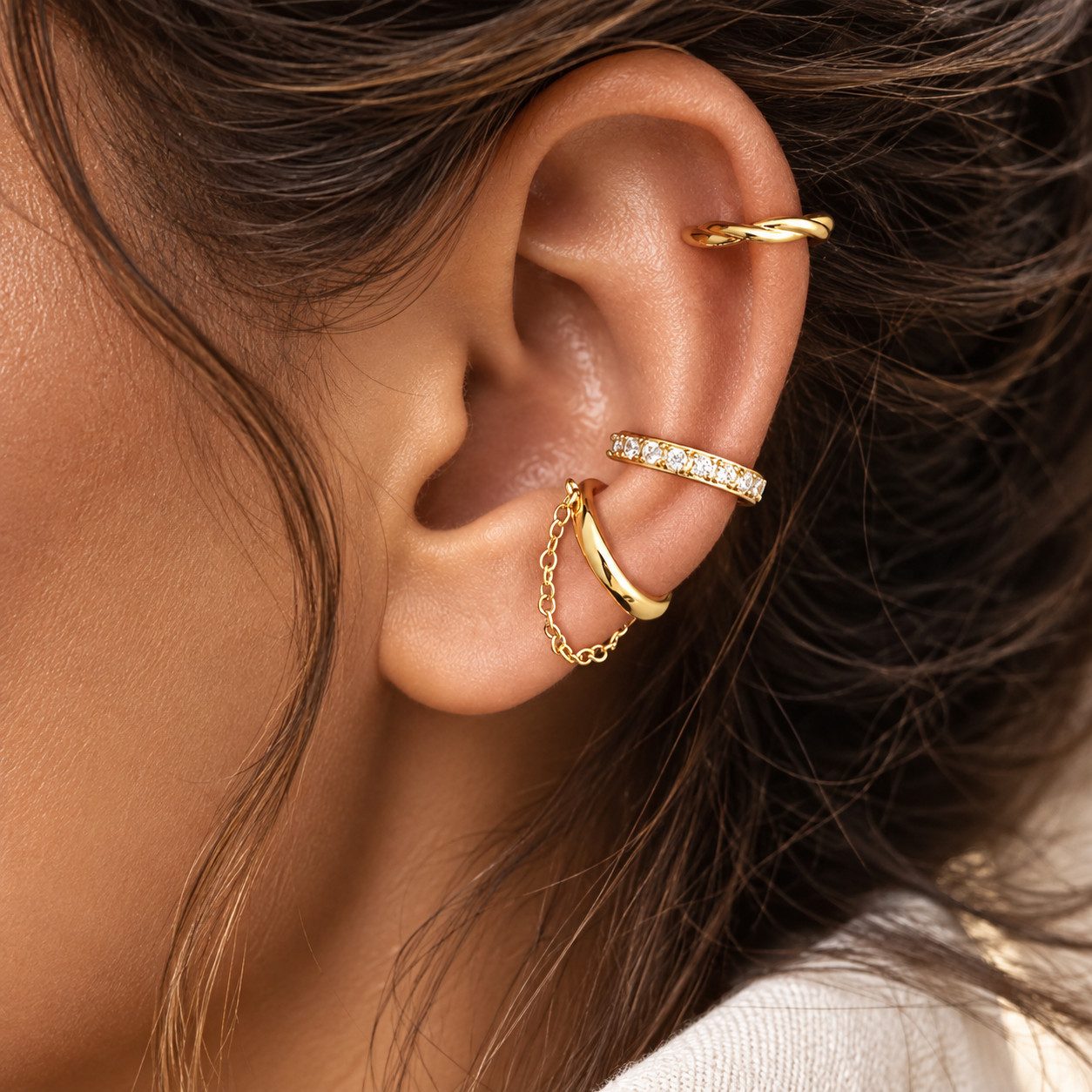 XCOAST Ohrclip-Set 3er-Set Edelstahl Earcuffs Gold – Clip-On Ohrklemmen mit Kettchen (Set, hautfreundlich, mit Zirkonia und Kettchen), verstellbar, ohne Ohrloch tragbar, Clip-On Ohrmanschette