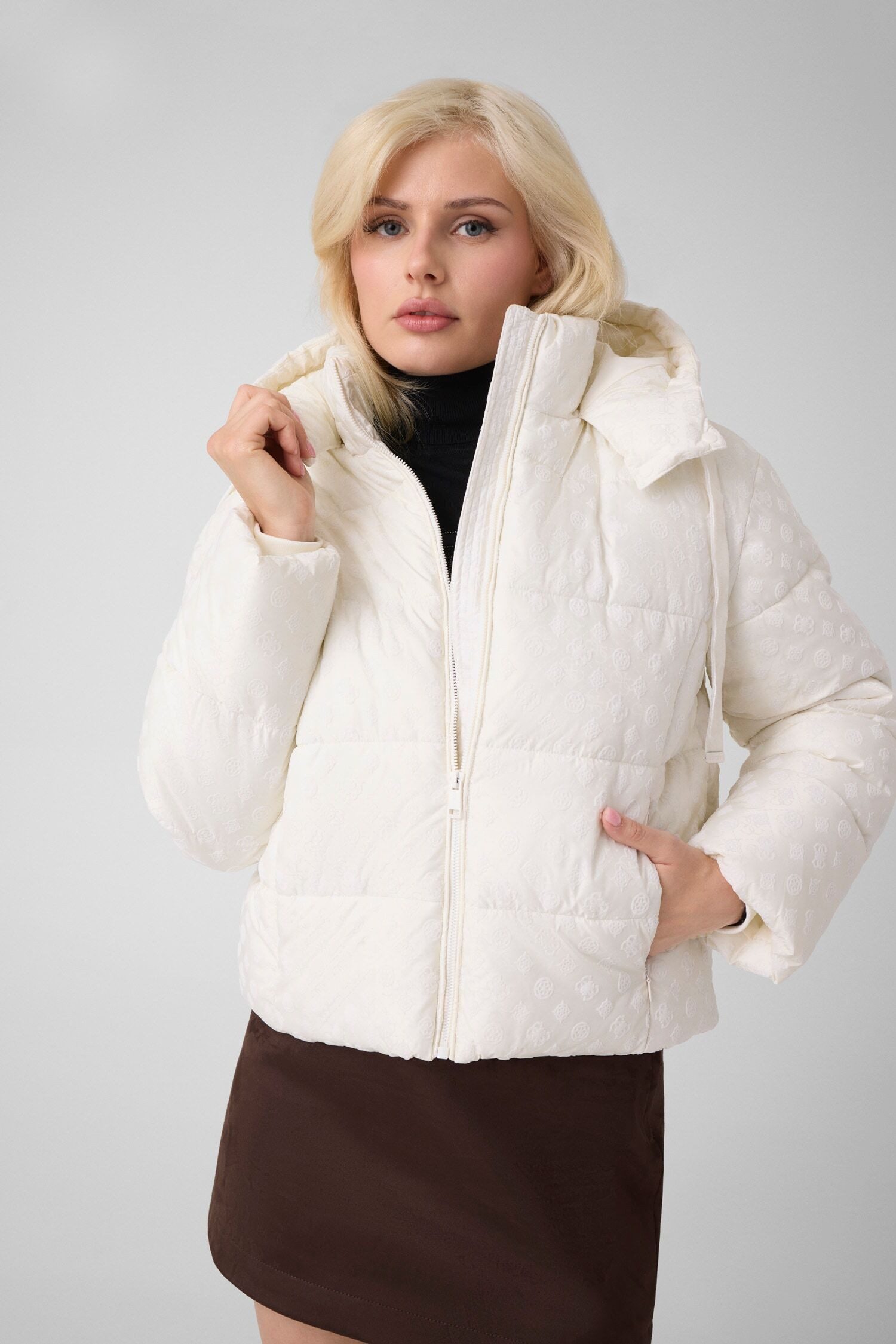 Guess Steppjacke NEW DAISY CROP LOGO PUFFER mit verstellbarem Saum, 4G-Velours-Logos