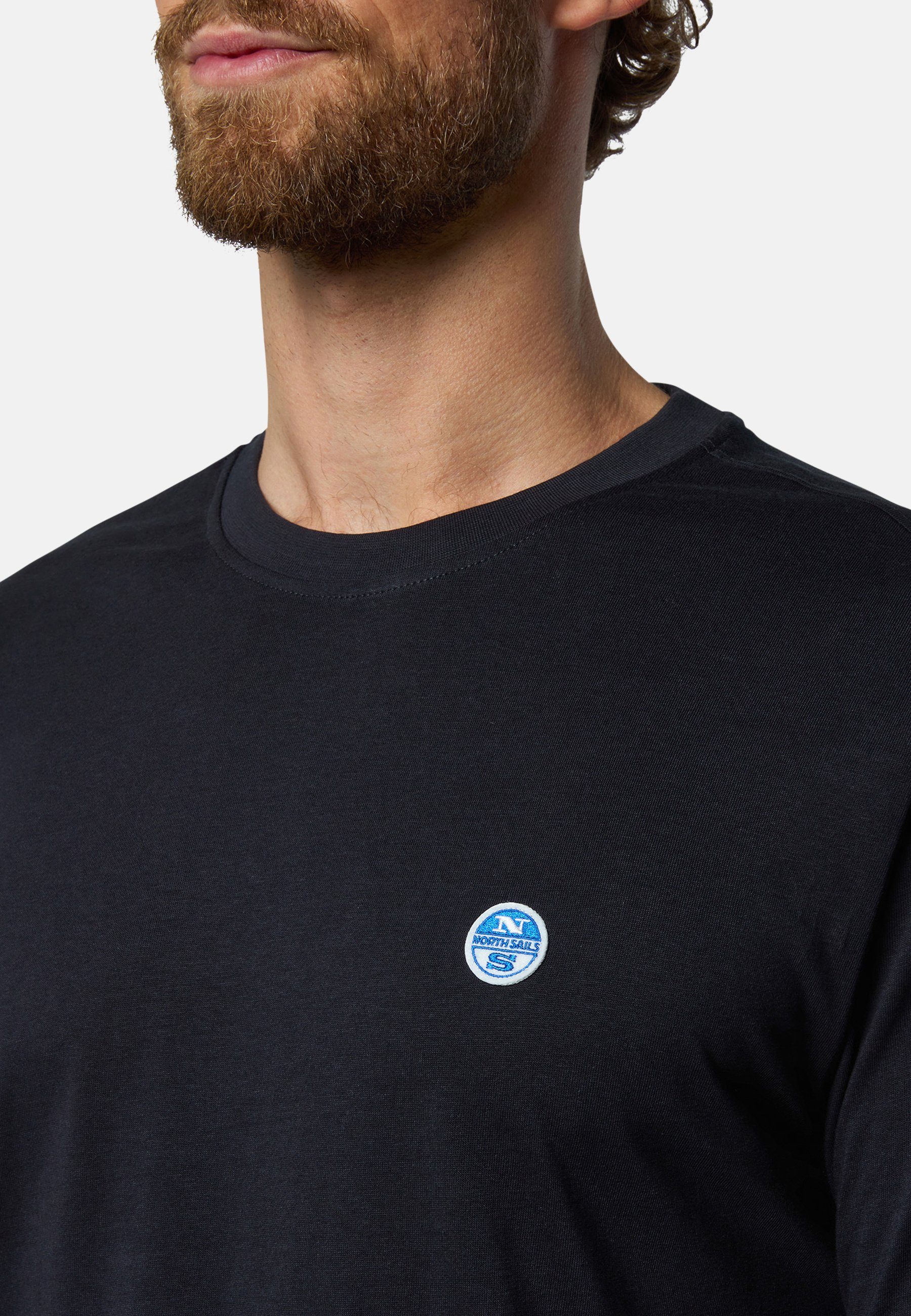 mit Logo-Aufnäher T-Shirt Sails Langarm-T-Shirt klassischem North mit BLACK Design MILKY