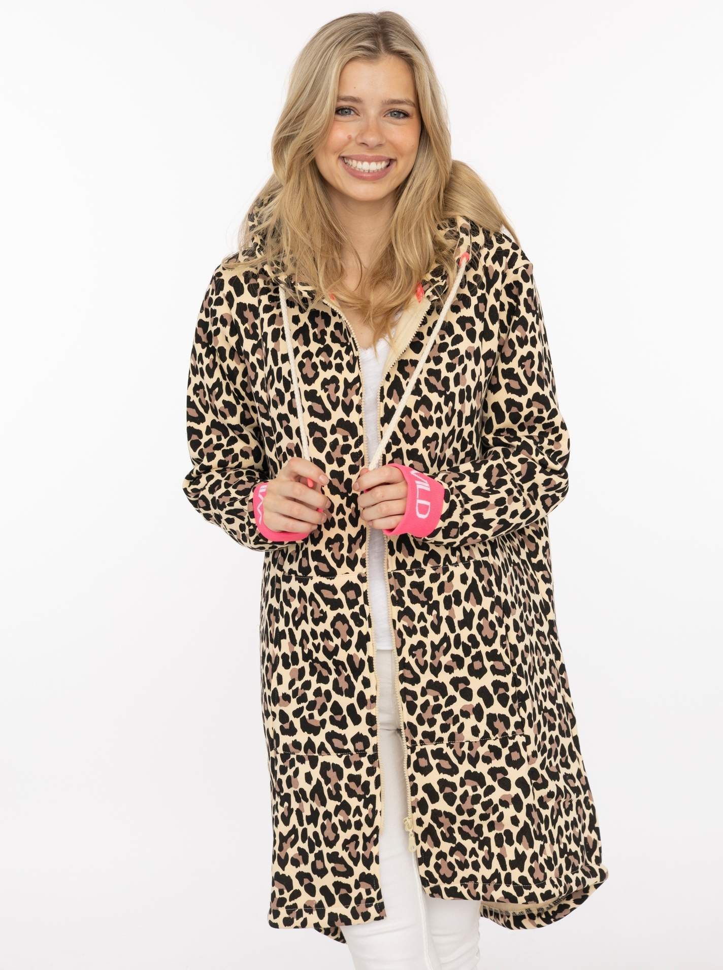 Zwillingsherz Kurzmantel "WILD WILD" Leomuster, Kapuze mit Kordel, Bündchen mit WILD Print, Zipper